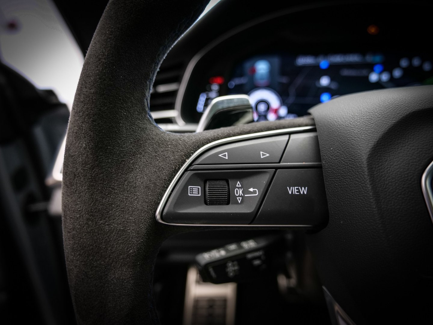 Bild über Audi RS Q8 SUV TFSI quattro 471 kW tiptronic - für weitere Informationen kontaktieren Sie den Audi Partner