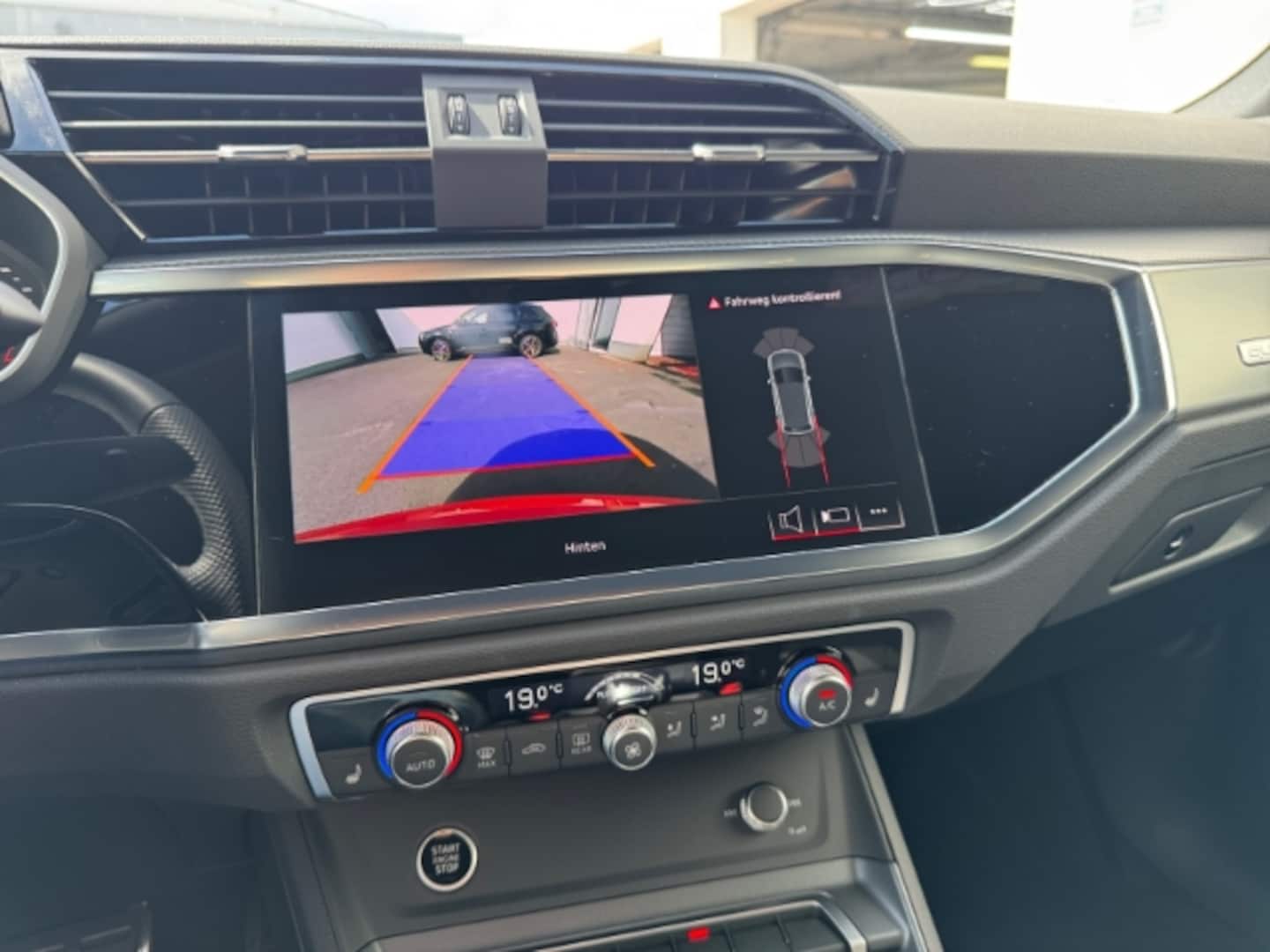 Bild über Audi Q3 S line 40 TFSI quattro S tronic - für weitere Informationen kontaktieren Sie den Audi Partner