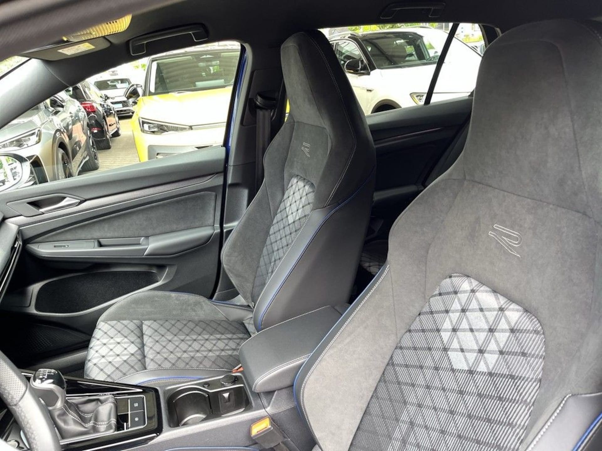 Volkswagen Golf R-Line