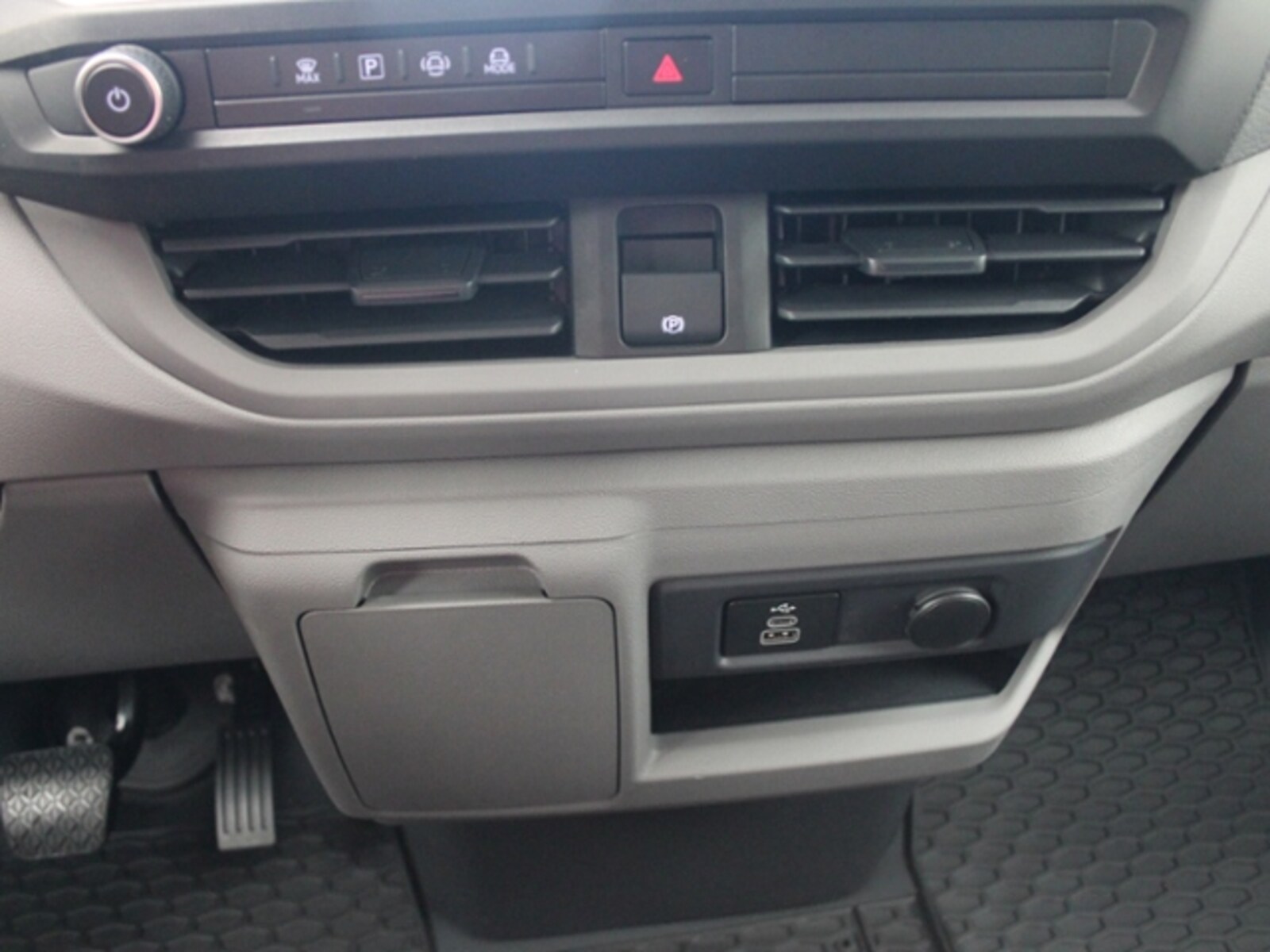 Volkswagen Transporter Kombi kurzer Radstand – Bild 27