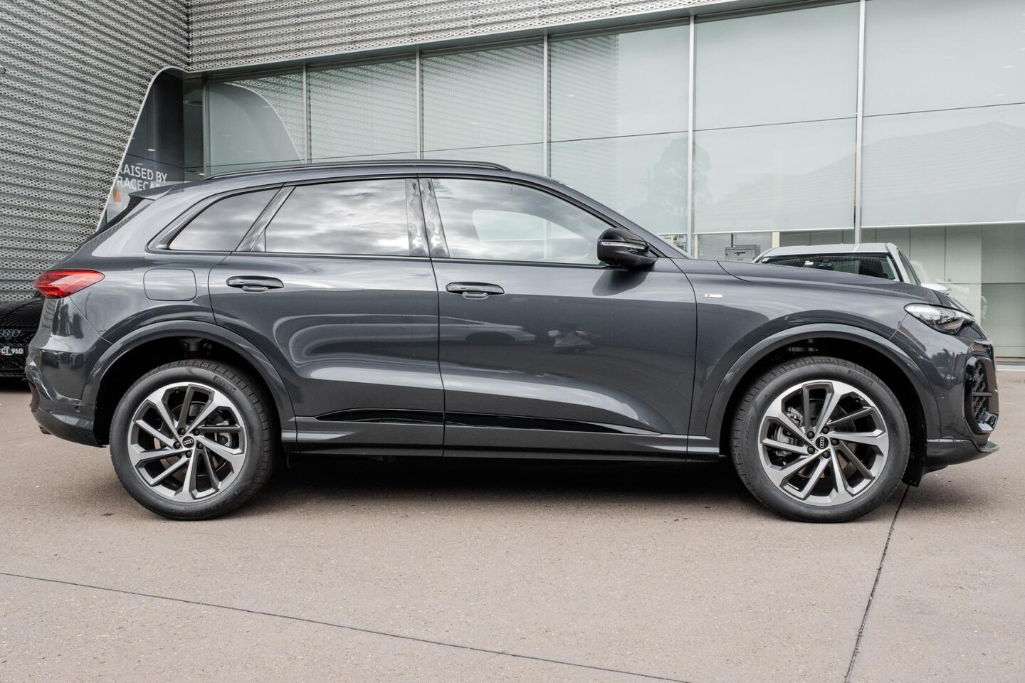 Image about Audi Q5 SUV TFSI quattro 200 kW sport