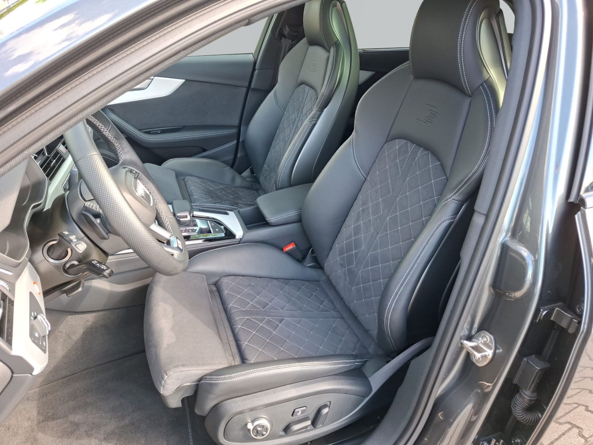 Audi A4 Avant S line