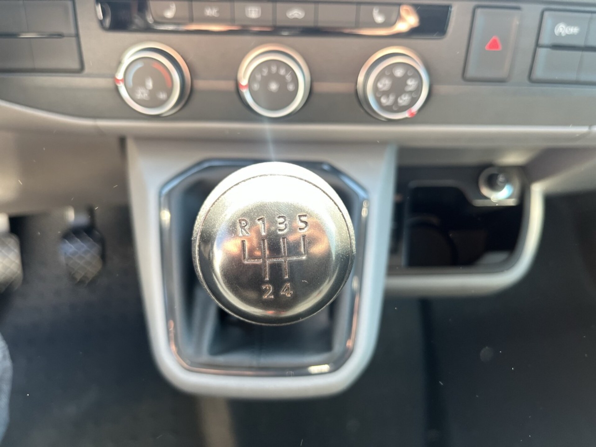 Volkswagen T6.1 Transporter Kasten langer Radstand