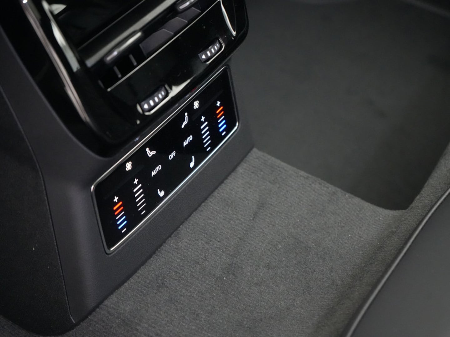 Bild über Audi A6 Avant TDI quattro 150 kW S tronic - für weitere Informationen kontaktieren Sie den Audi Partner