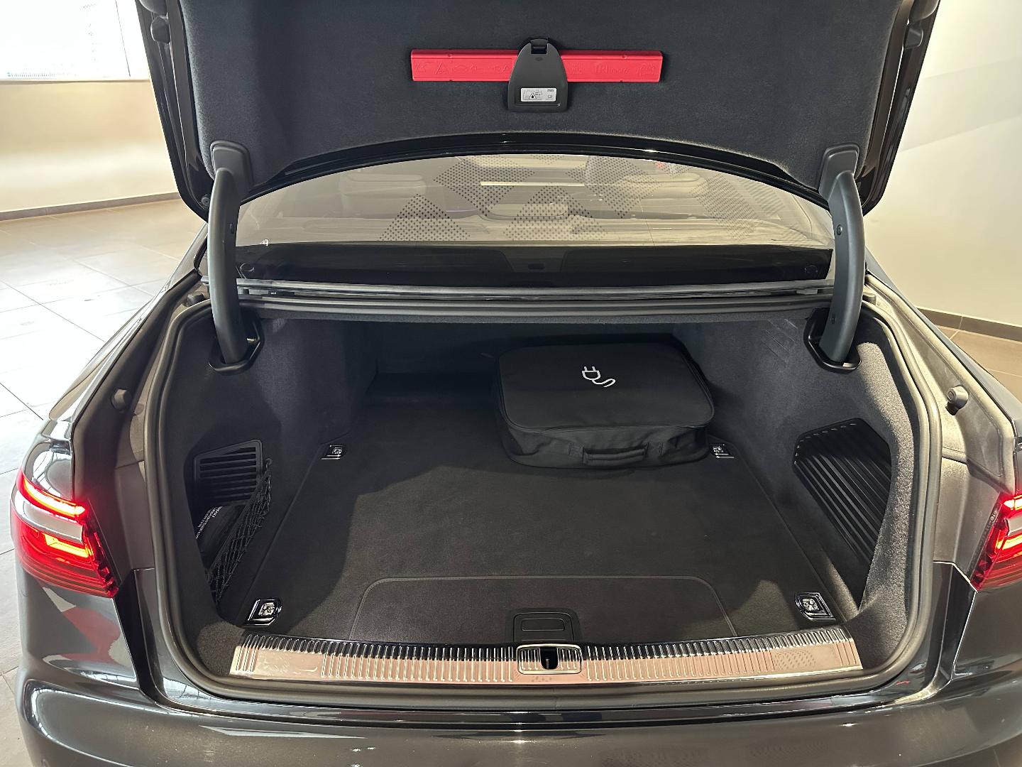 Image about Audi A8 L TFSI e Avus Extended 60 TFSI e quattro 330 kW (449 ch) tiptronic