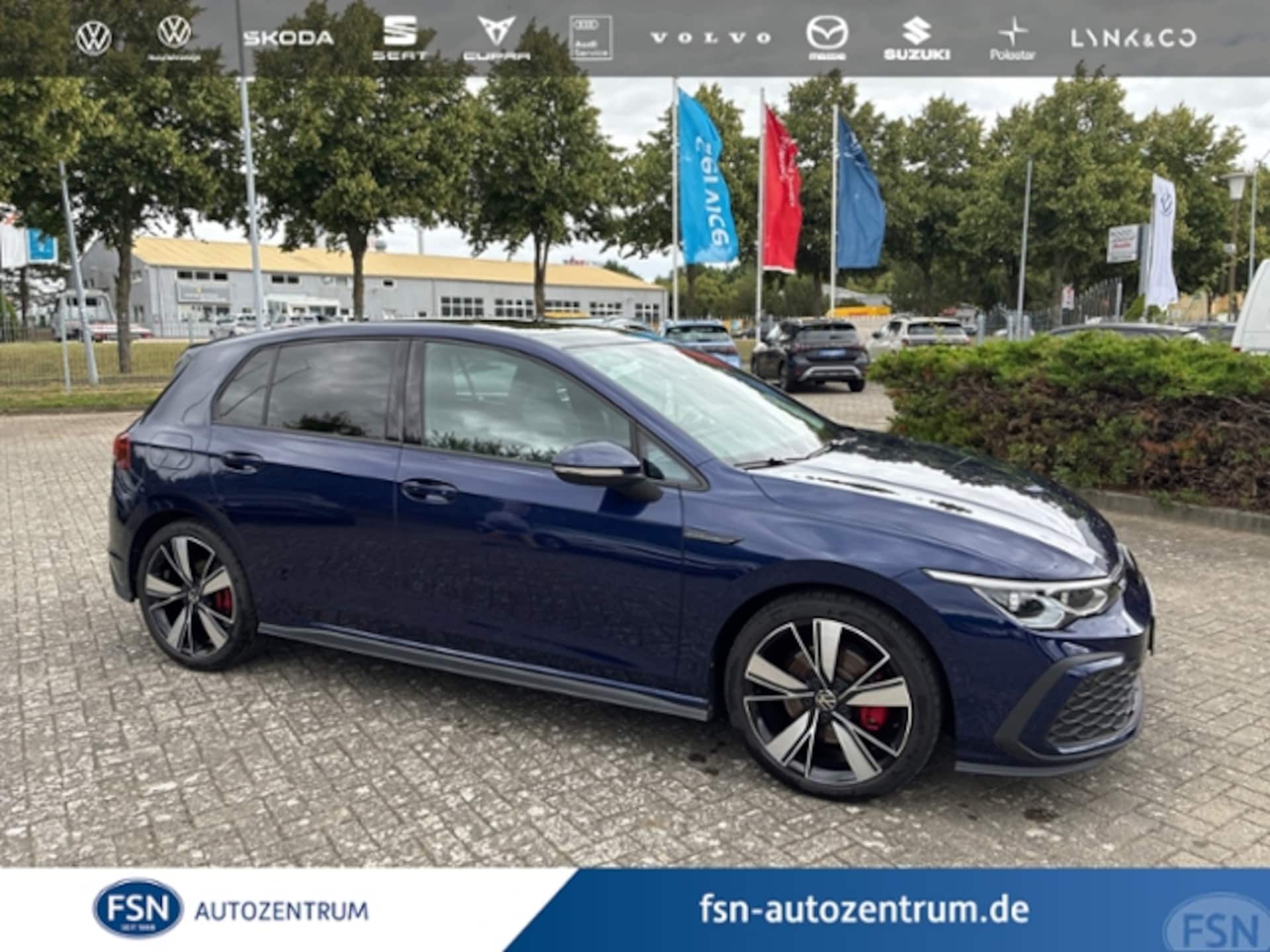 Volkswagen Golf — Volkswagen Golf VIII 2.0 TDI STHZG AHK DACH HARMANN HUD RFK