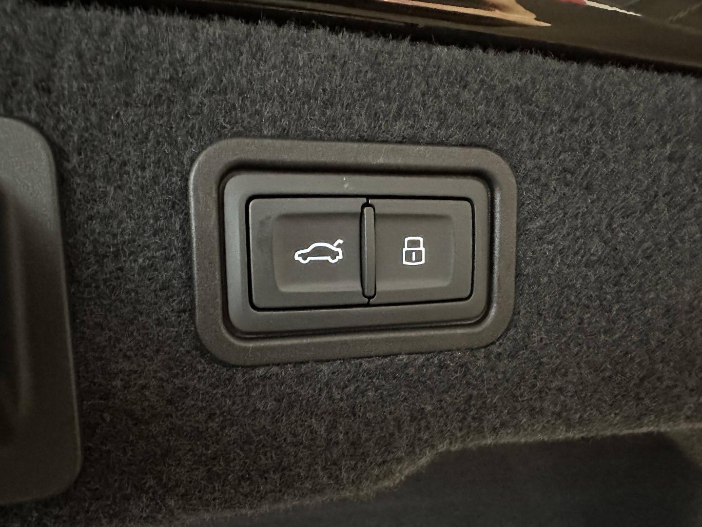 Image about Audi A8 L TFSI e Avus Extended 60 TFSI e quattro 330 kW (449 ch) tiptronic