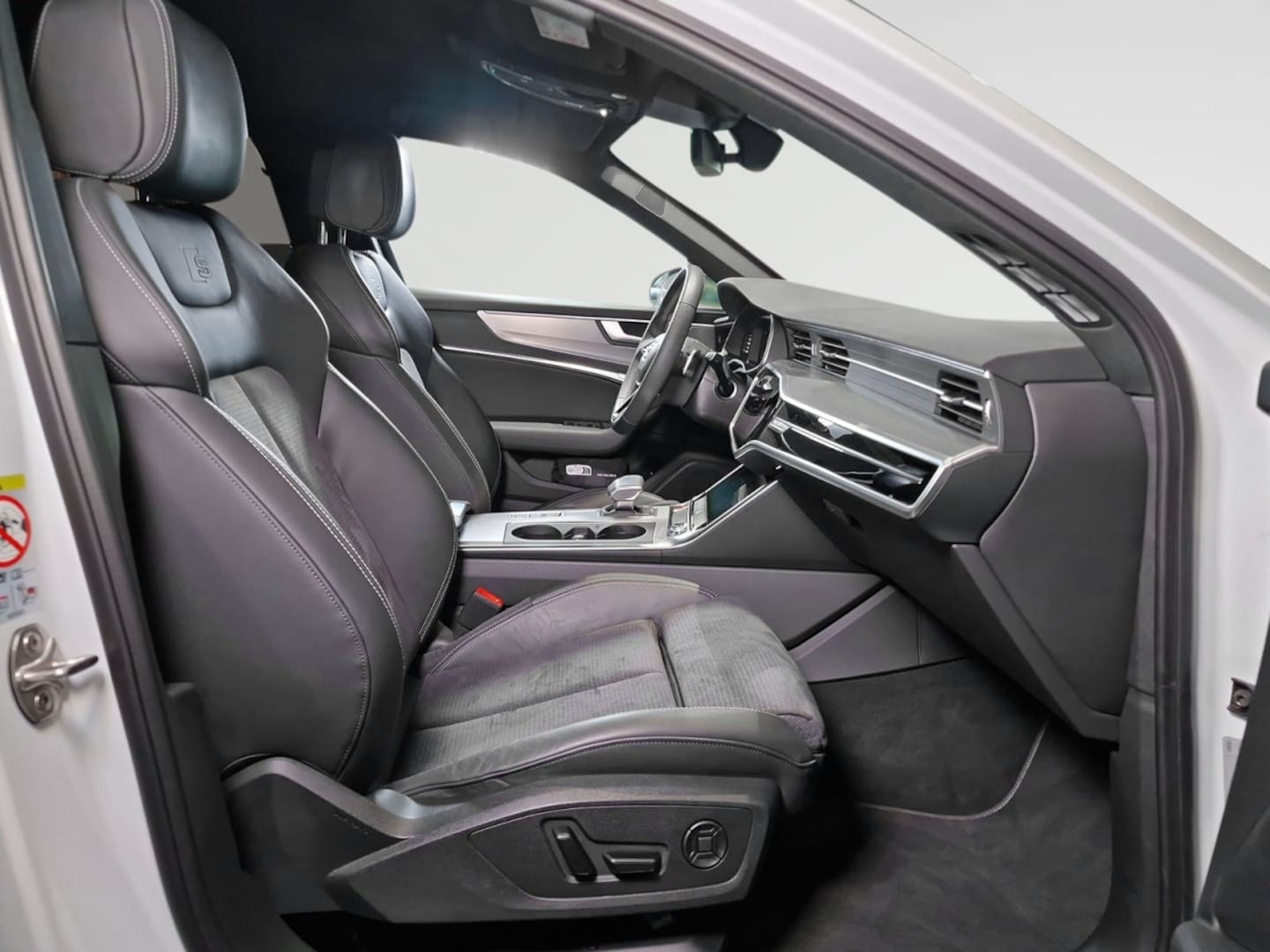 Bild über Audi S6 Avant TDI quattro tiptronic - für weitere Informationen kontaktieren Sie den Audi Partner