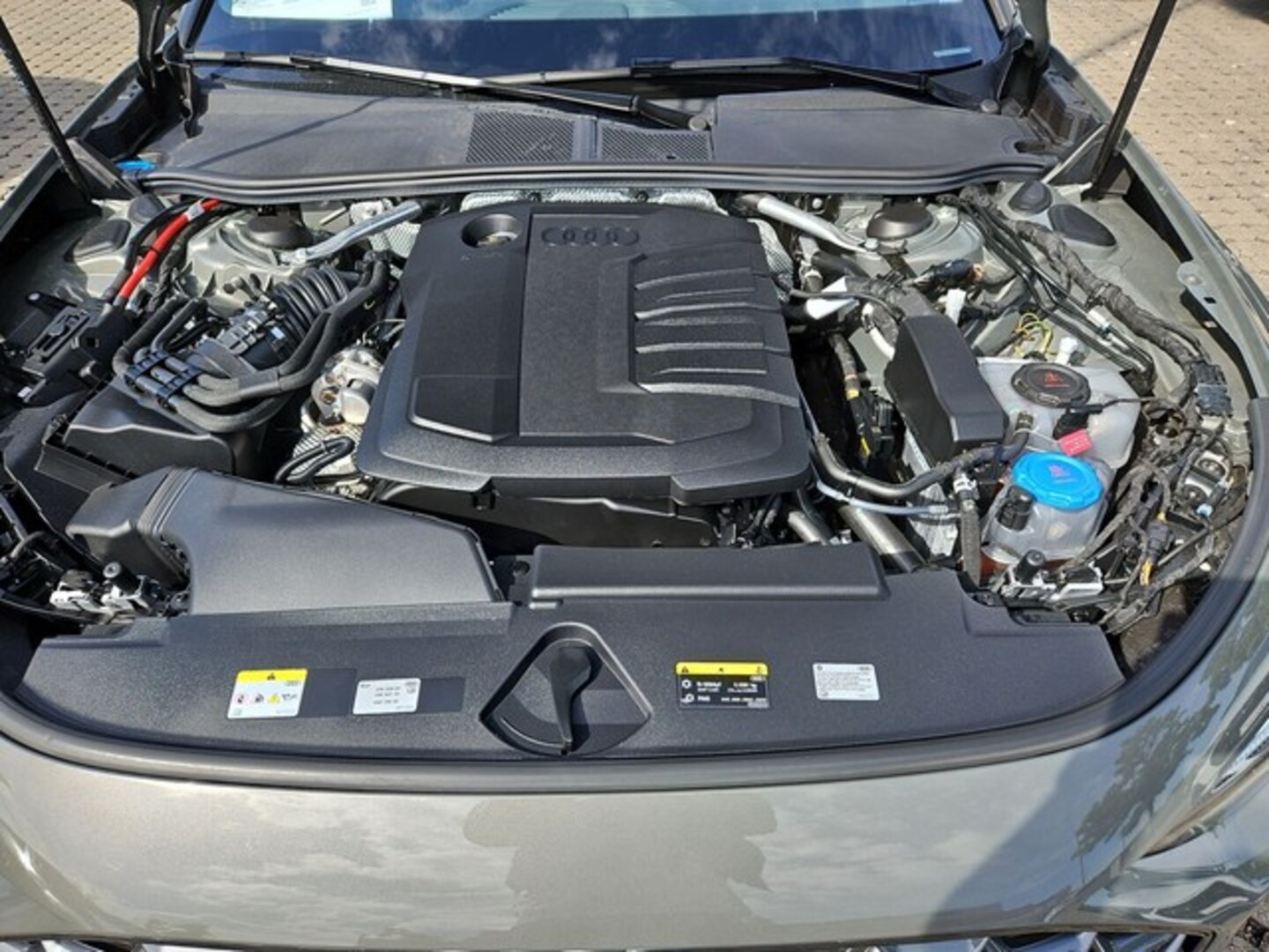Bild über Audi A5 Avant TDI 150 kW S tronic - für weitere Informationen kontaktieren Sie den Audi Partner