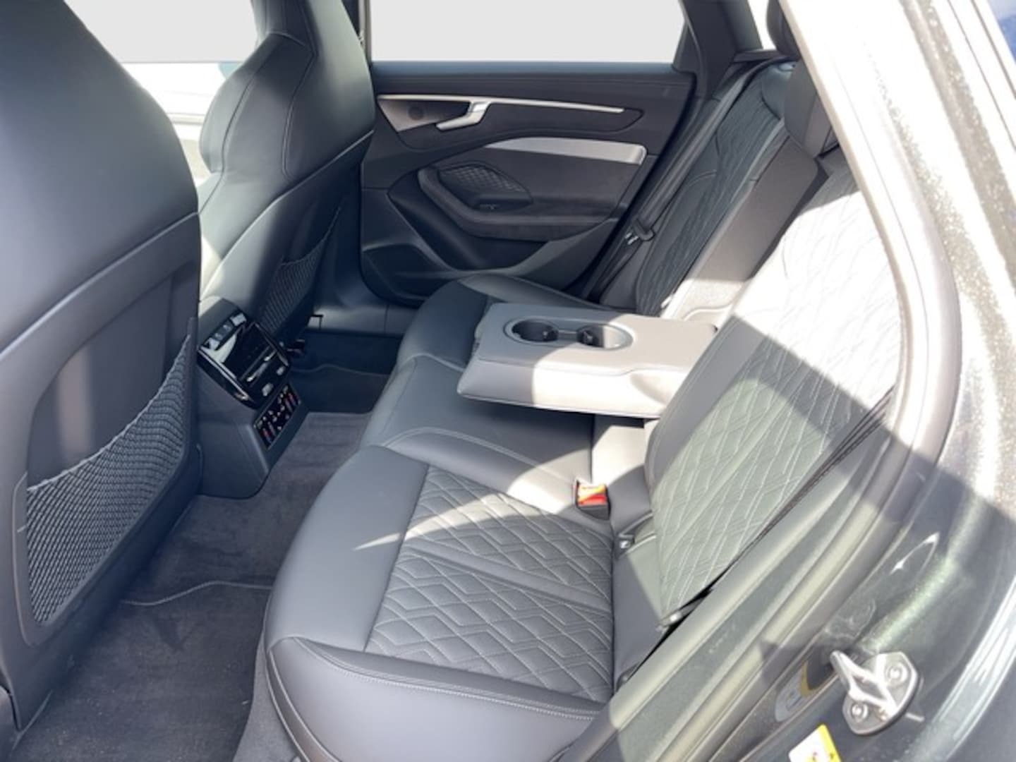 Bild über Audi A6 Avant e-hybrid e-hybrid quattro 270 kW S tronic - für weitere Informationen kontaktieren Sie den Audi Partner