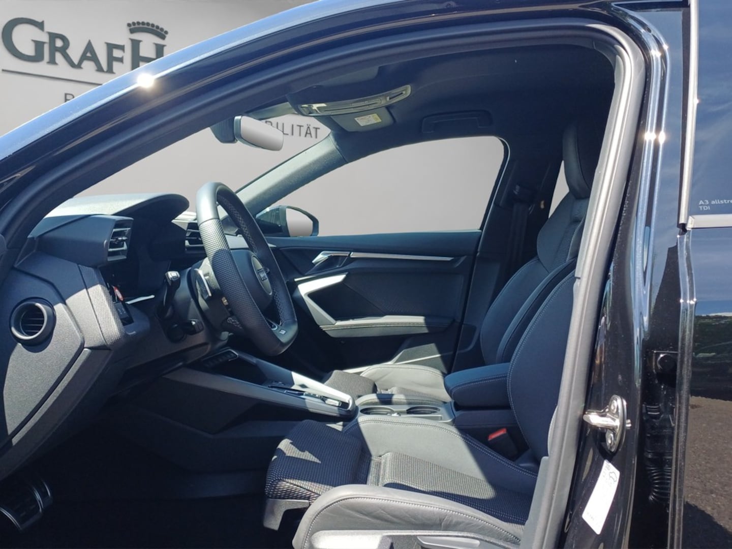 Bild über Audi A3 allstreet 35 TDI S tronic - für weitere Informationen kontaktieren Sie den Audi Partner