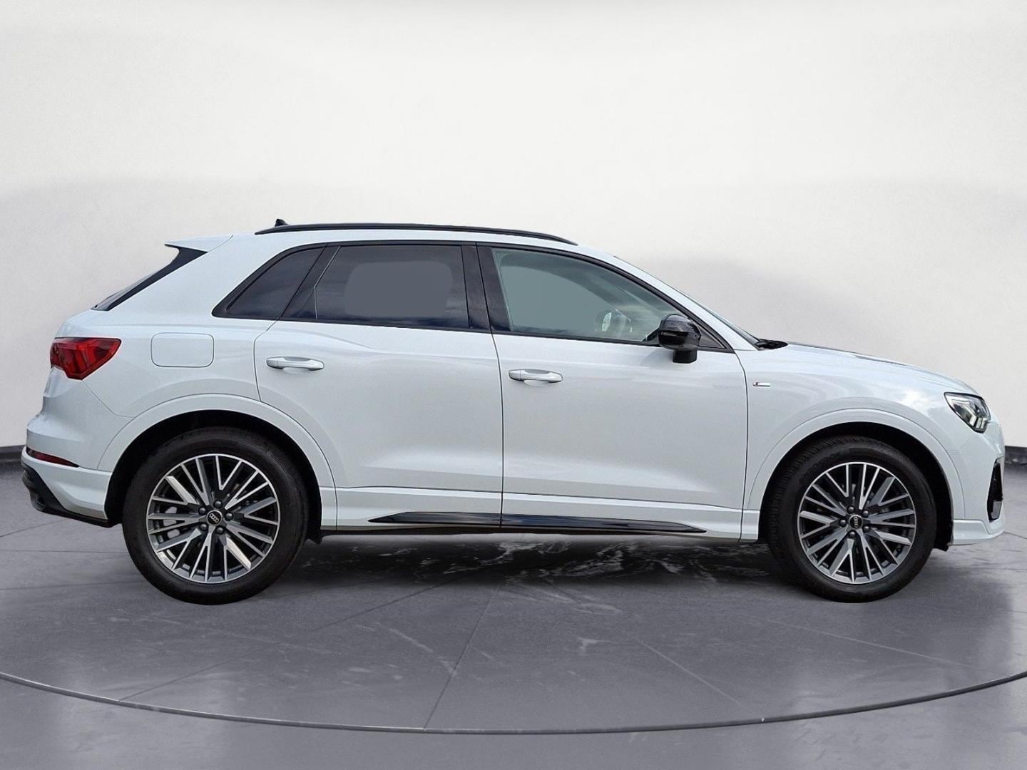 Bild über Audi Q3 S line 35 TFSI S tronic - für weitere Informationen kontaktieren Sie den Audi Partner