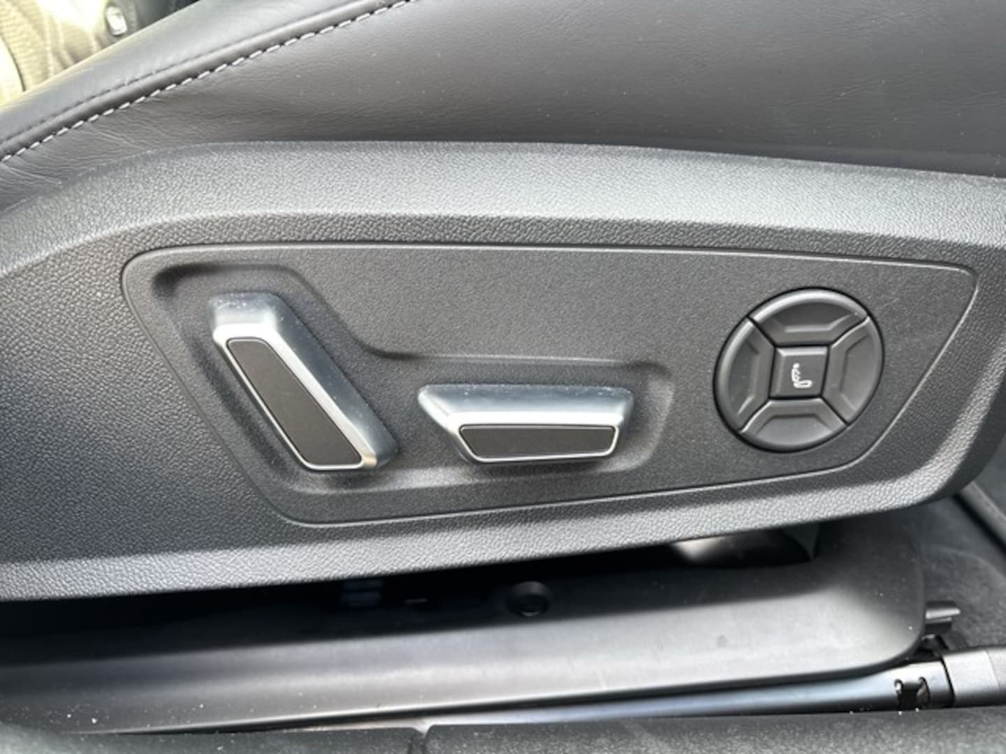 Bild über Audi A6 Avant e-hybrid e-hybrid quattro 270 kW S tronic - für weitere Informationen kontaktieren Sie den Audi Partner
