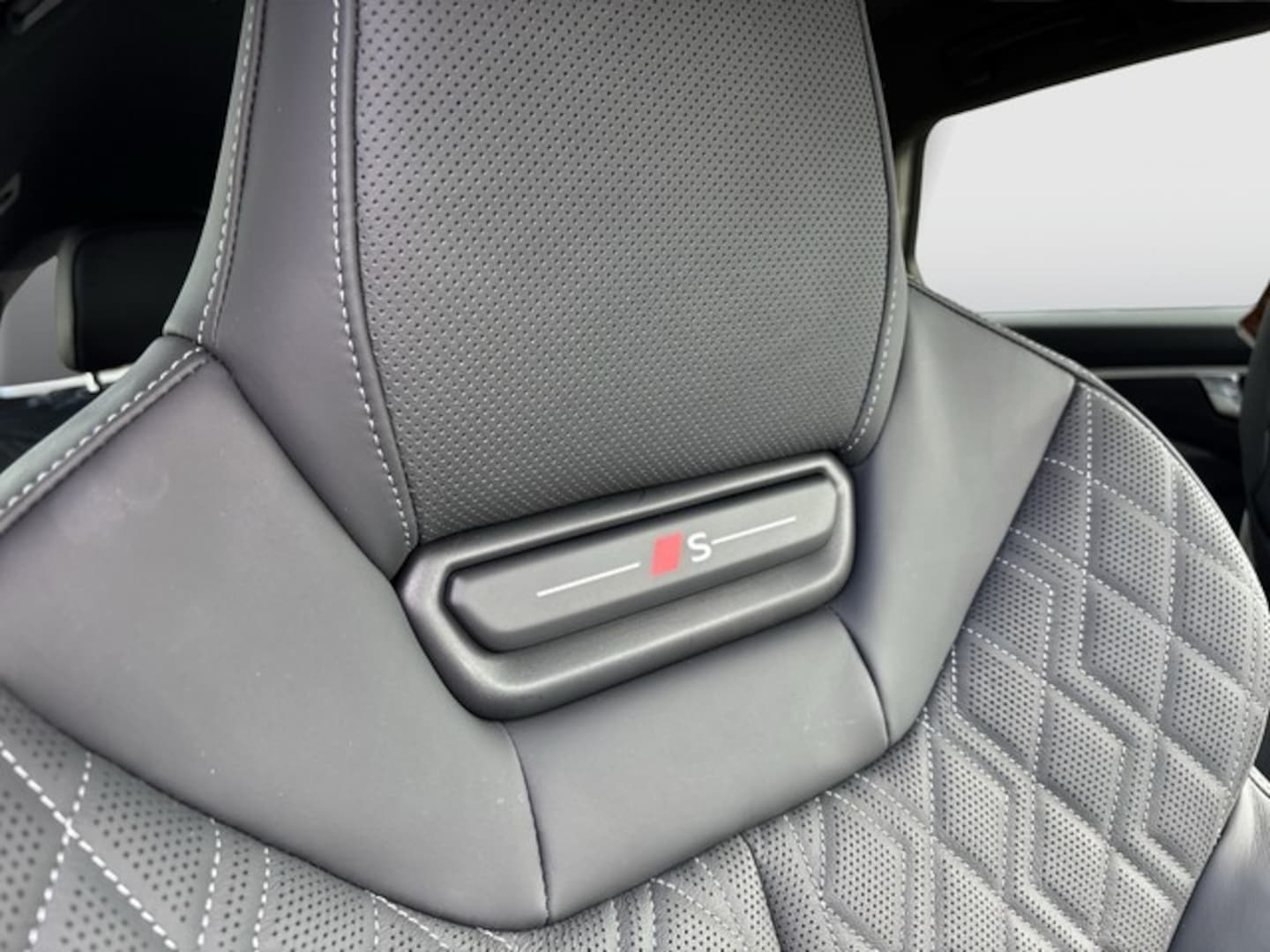Bild über Audi A6 Avant e-hybrid e-hybrid quattro 270 kW S tronic - für weitere Informationen kontaktieren Sie den Audi Partner