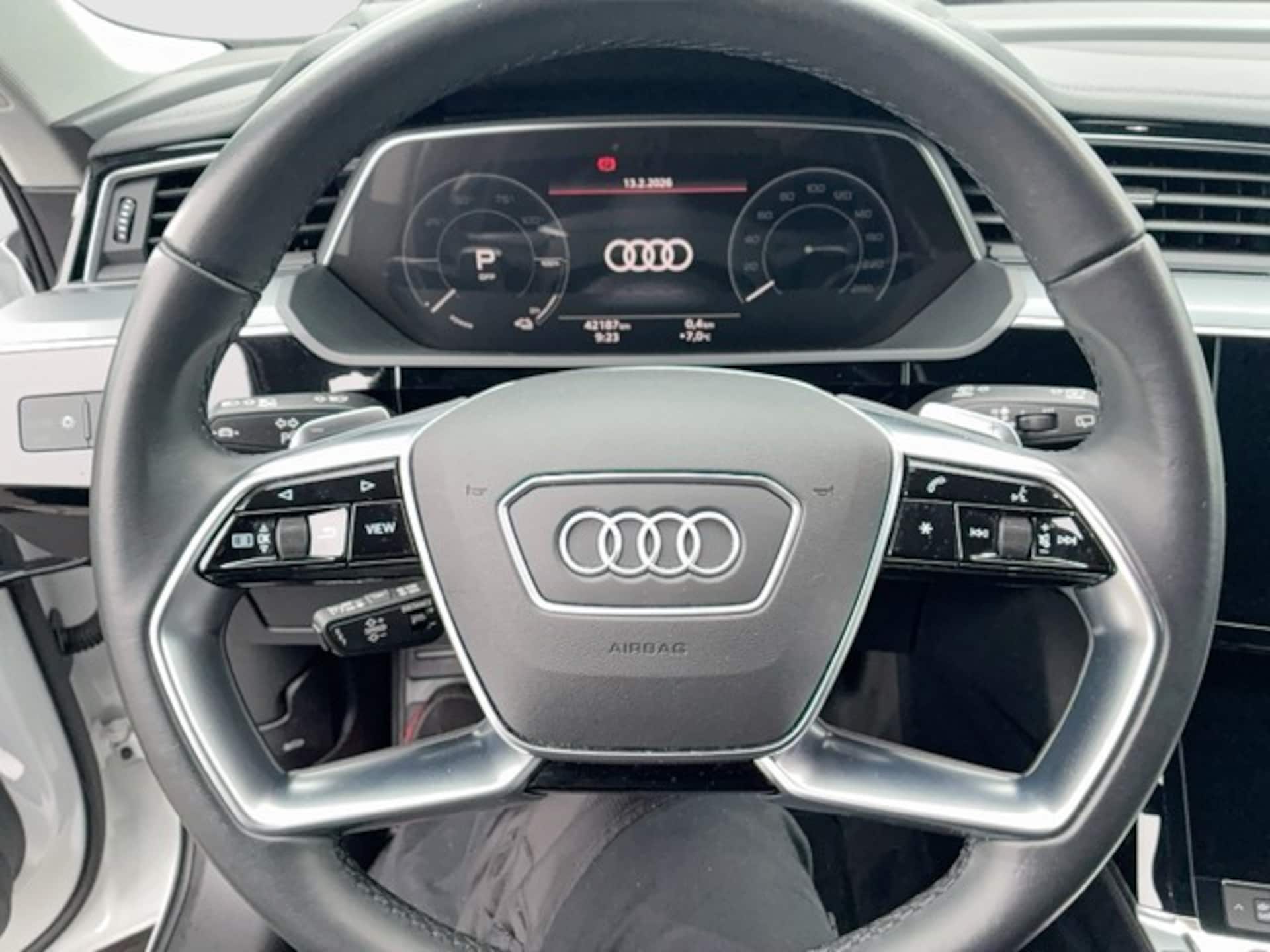 Audi e-tron S line