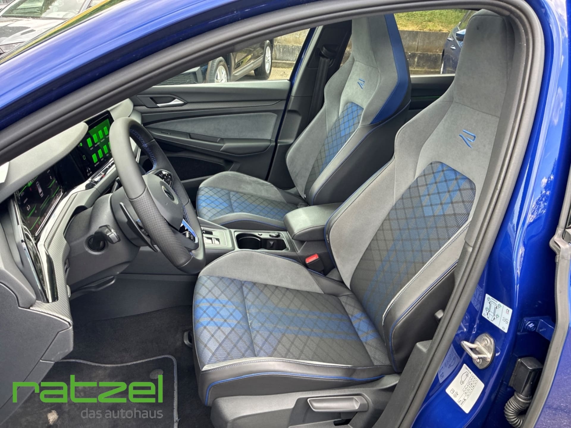 Volkswagen Golf Variant R