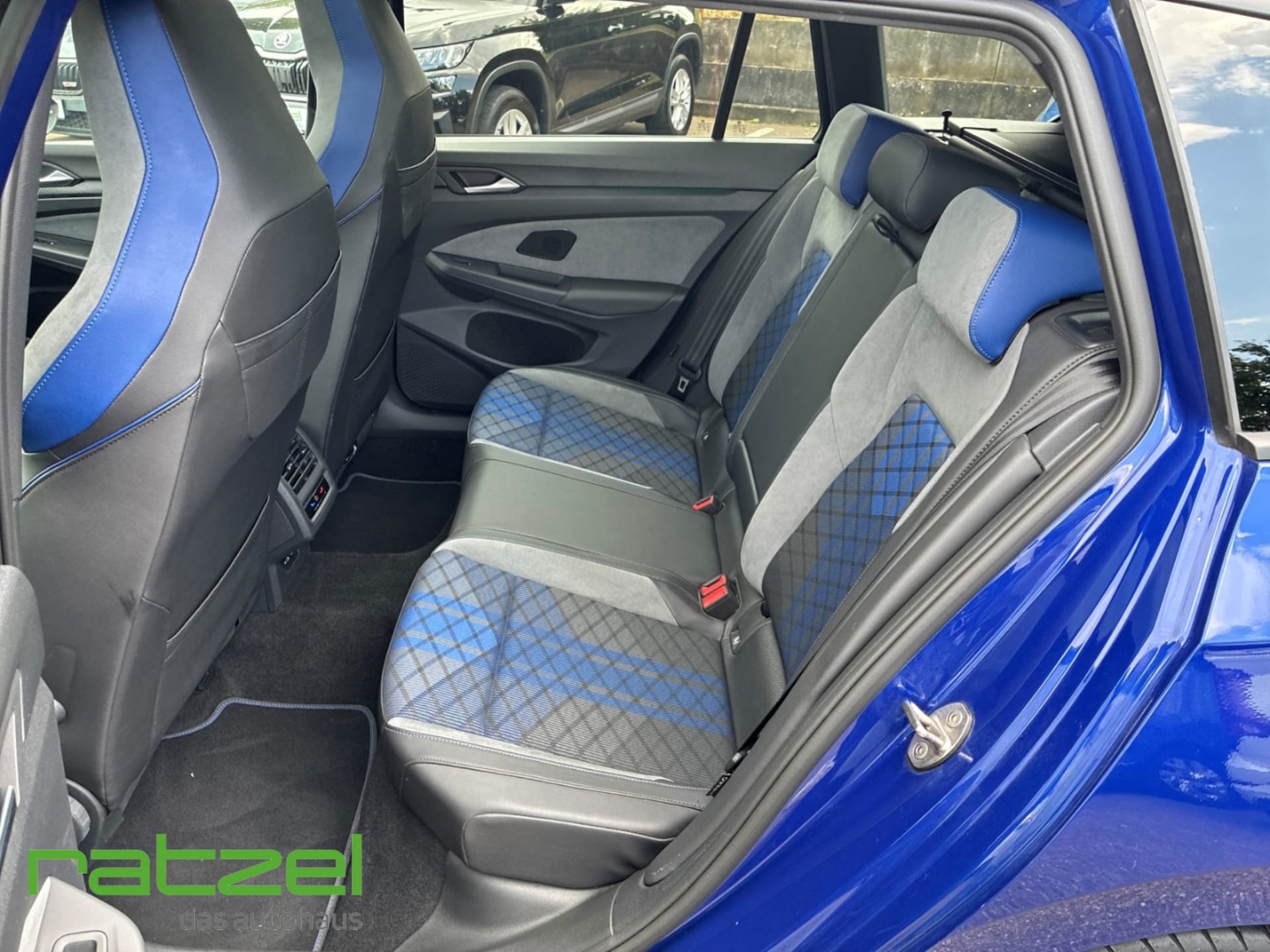 Volkswagen Golf Variant R