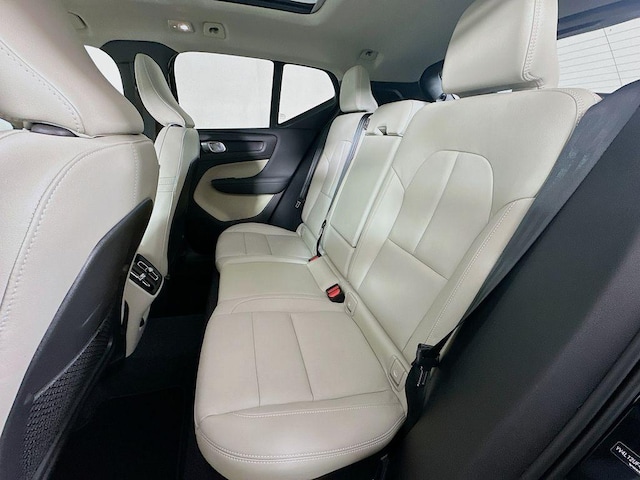 2025 Volvo XC40