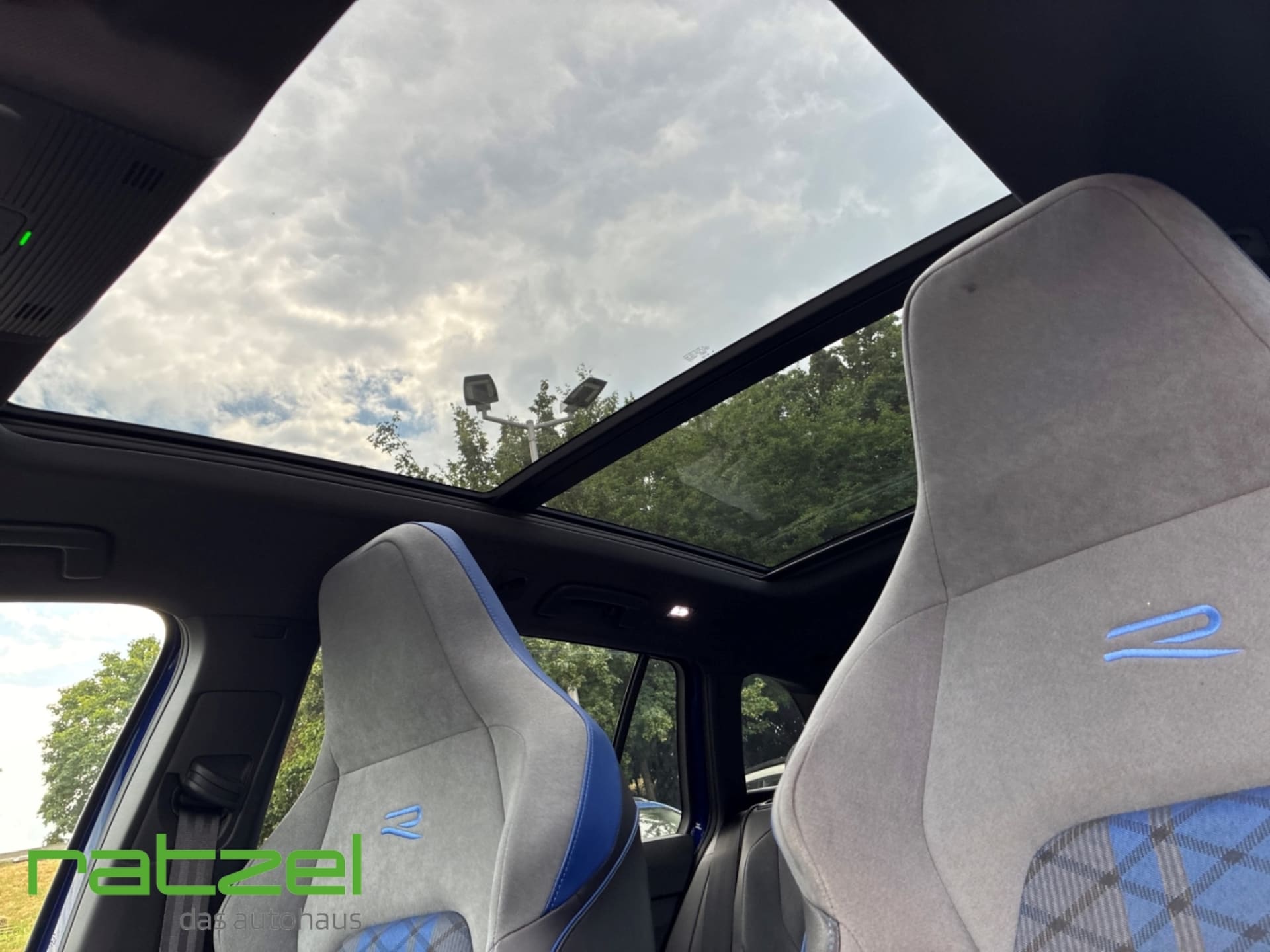 Volkswagen Golf Variant R