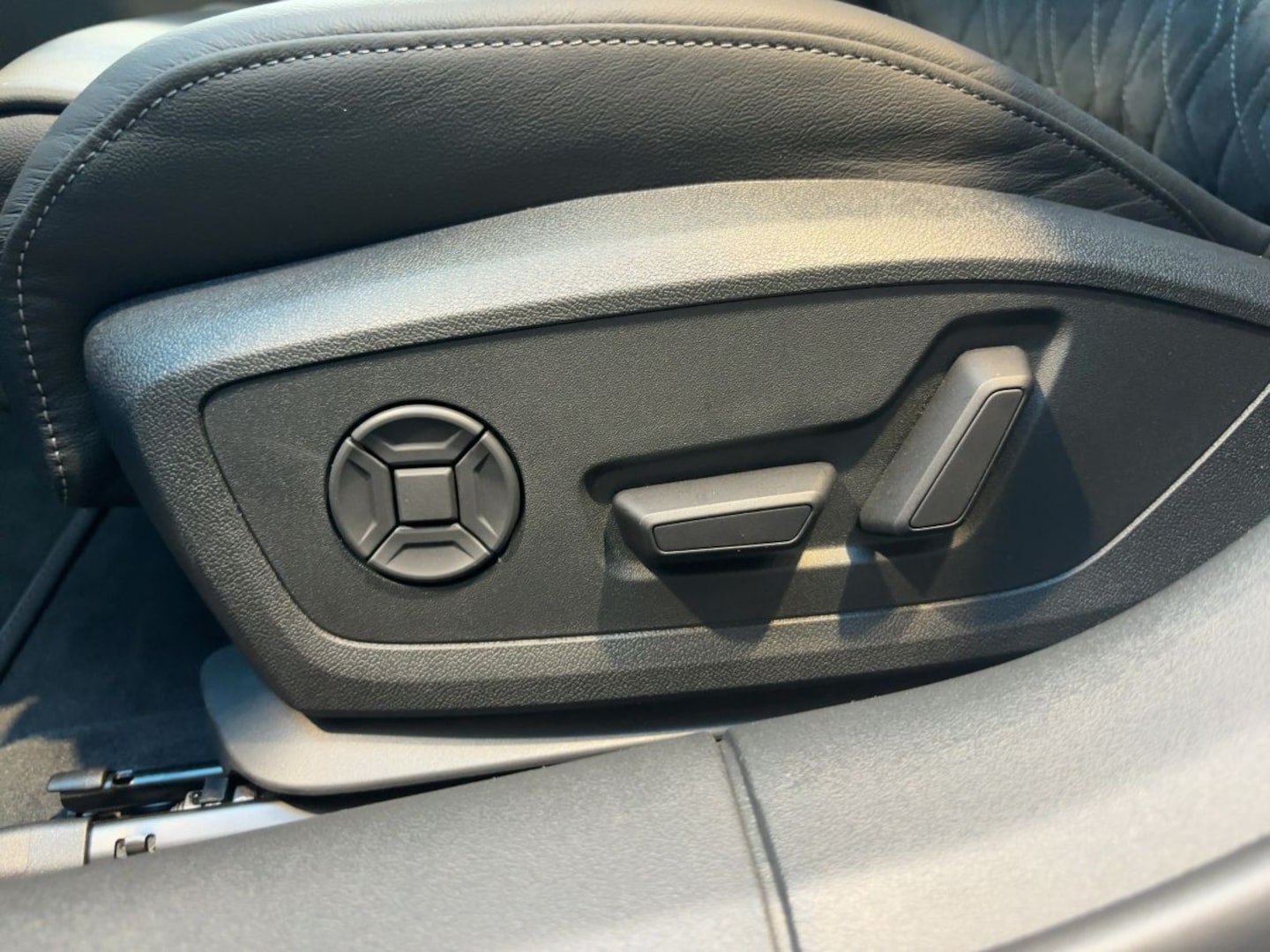 Bild über Audi A6 Limousine e-hybrid e-hybrid quattro 270 kW S tronic - für weitere Informationen kontaktieren Sie den Audi Partner