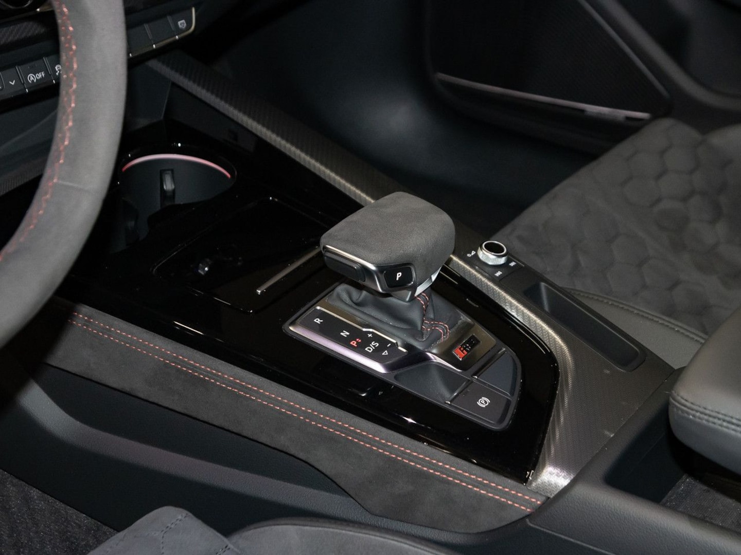 Bild über Audi RS 4 Avant TFSI quattro tiptronic - für weitere Informationen kontaktieren Sie den Audi Partner