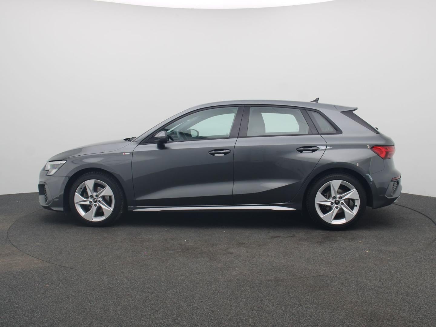 Bild über Audi A3 Sportback S line 35 TFSI S tronic - für weitere Informationen kontaktieren Sie den Audi Partner