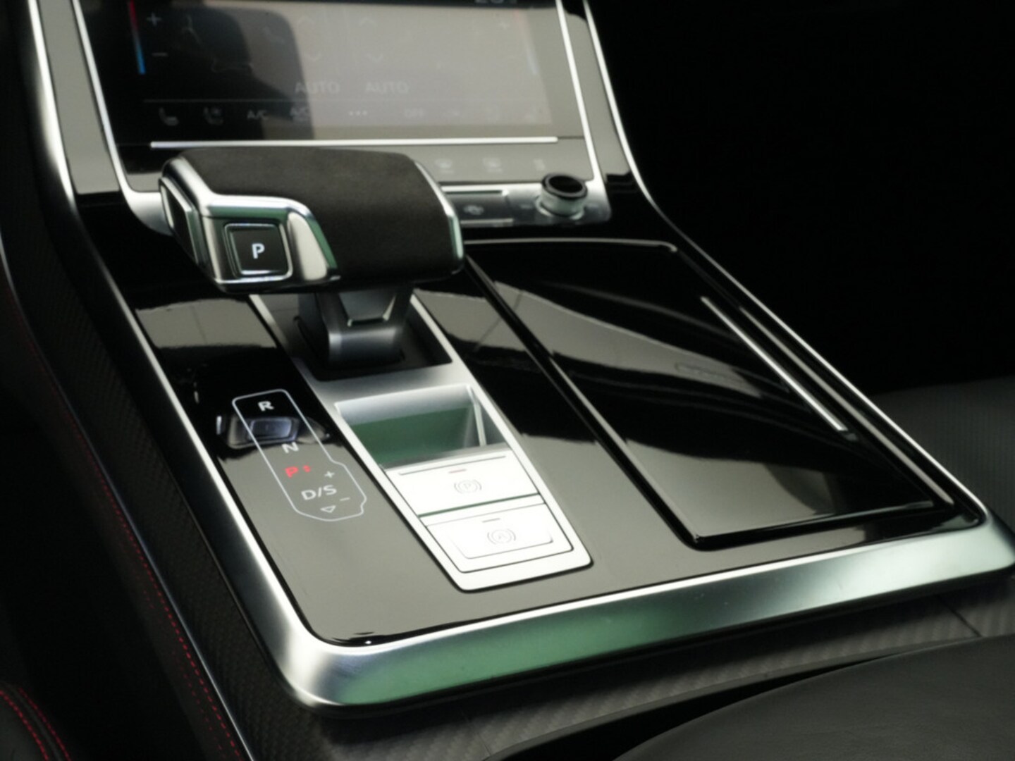 Bild über Audi RS Q8 TFSI quattro tiptronic - für weitere Informationen kontaktieren Sie den Audi Partner