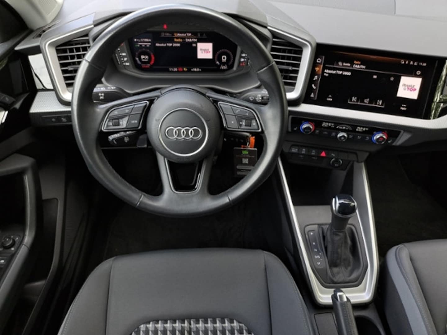 Bild über Audi A1 Sportback S line 40 TFSI S tronic - für weitere Informationen kontaktieren Sie den Audi Partner