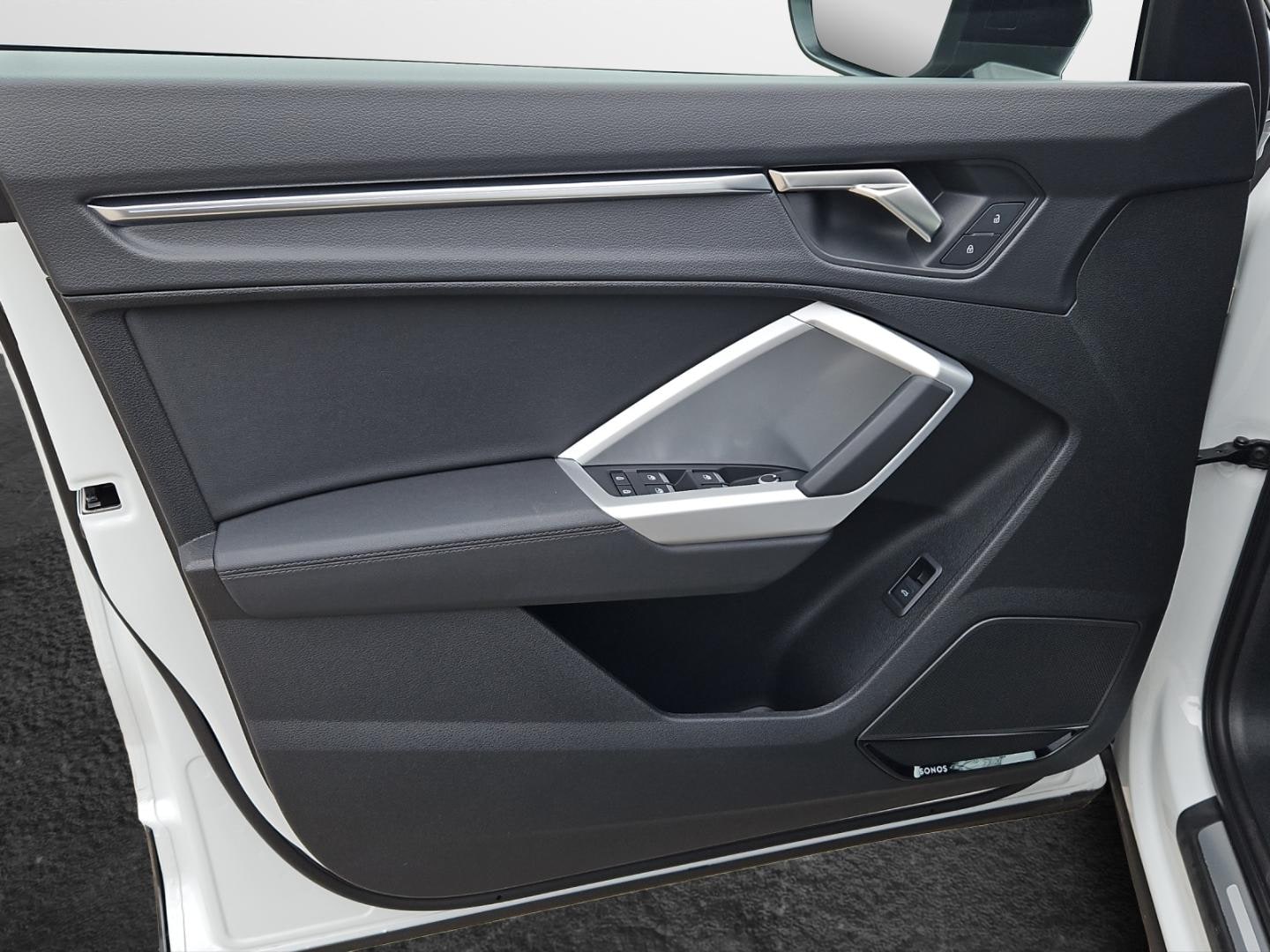 Bild über Audi Q3 TFSI quattro 180 kW S tronic - für weitere Informationen kontaktieren Sie den Audi Partner