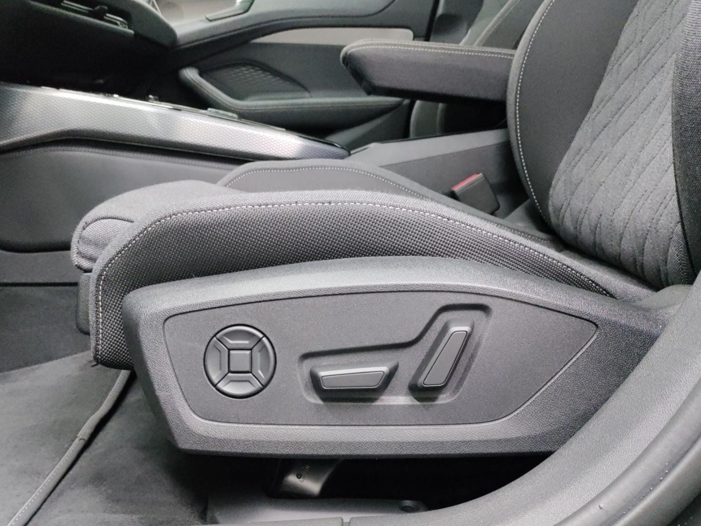 Bild über Audi A6 Avant edition one TDI quattro 150 kW S tronic - für weitere Informationen kontaktieren Sie den Audi Partner