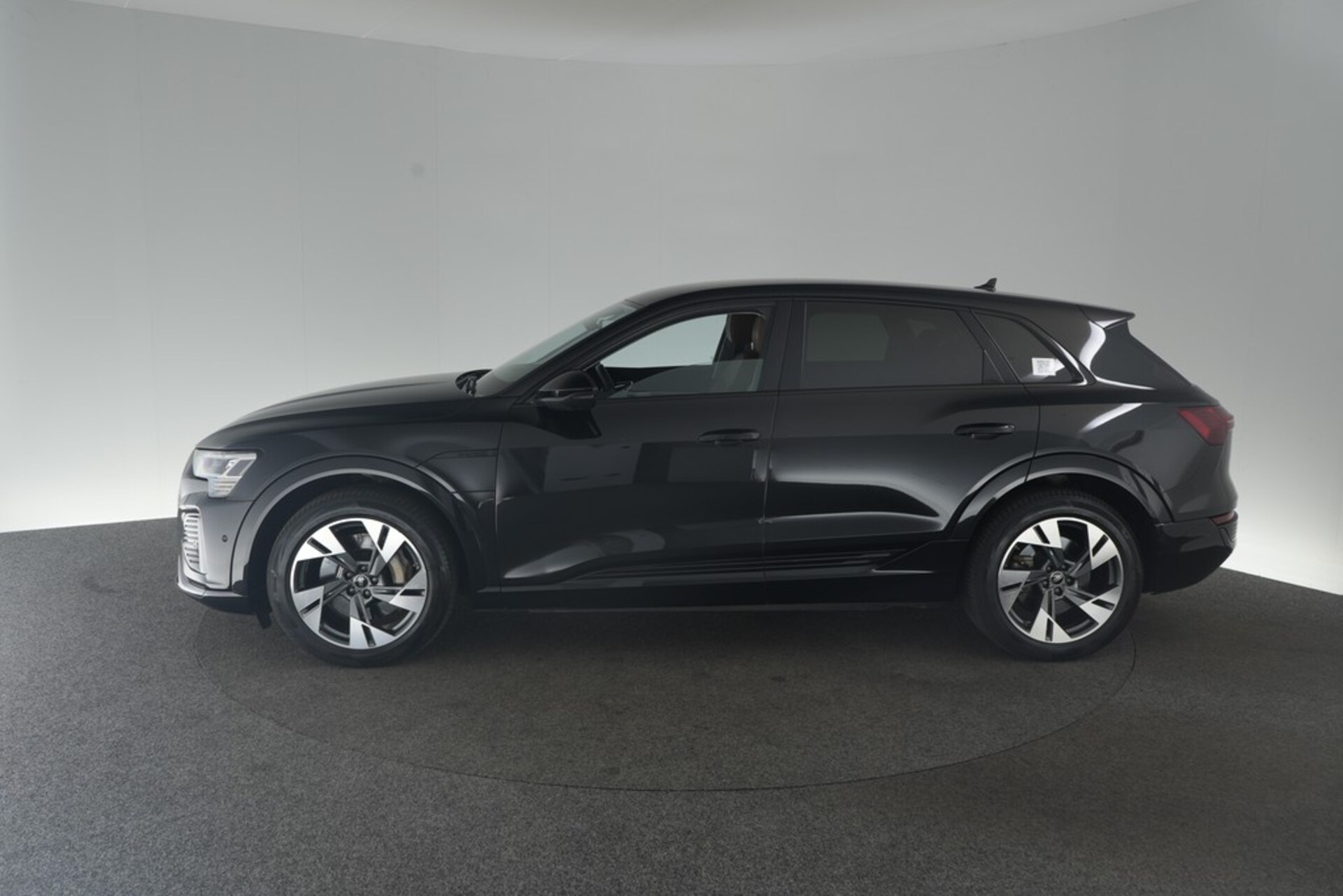Audi Q8 e-tron S line