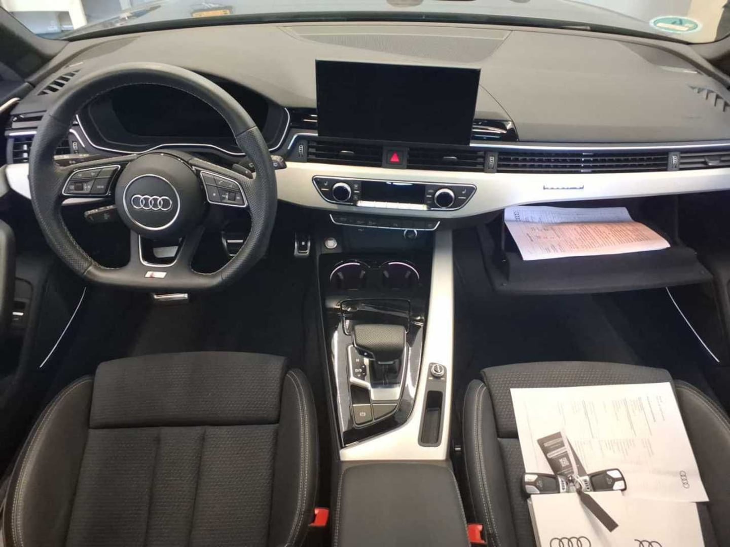 Bild über Audi A4 Avant S line 40 TFSI quattro S tronic - für weitere Informationen kontaktieren Sie den Audi Partner