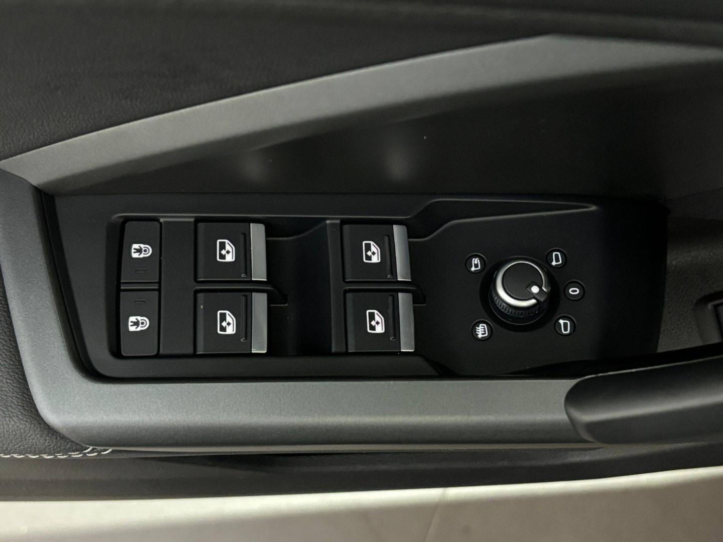 Image about Audi Q3 Sportback TFSI e S line 45 TFSI e 180 kW (245 ch) S tronic