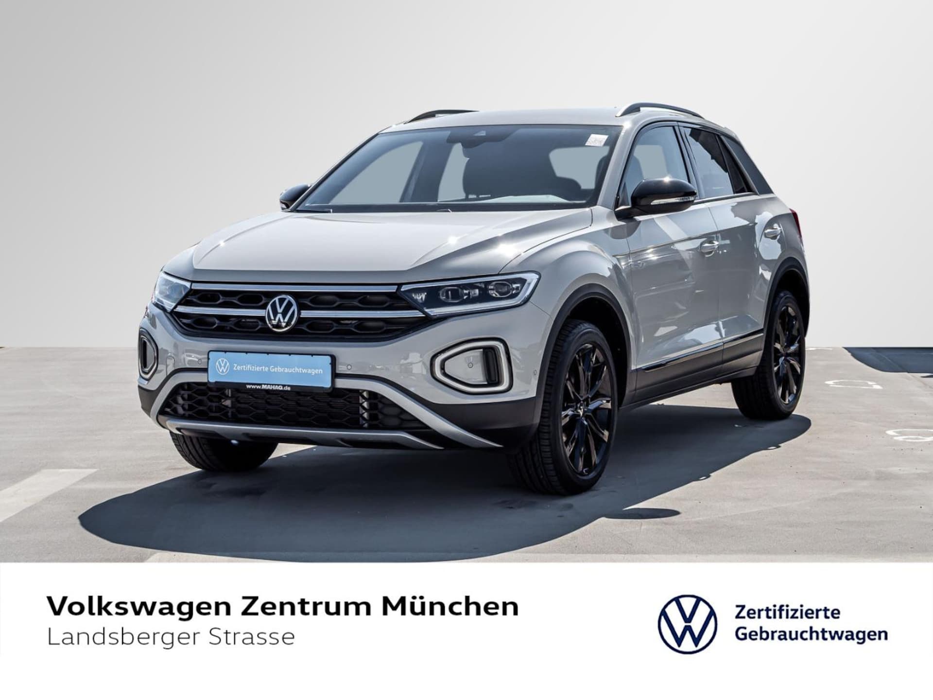 Volkswagen T-Roc 2023 — T-Roc Style 1.5 TSI BlackStyle AHK ACC LED+ IQ.Drive Navi RearView ParkAssist eKlappe APP DSG