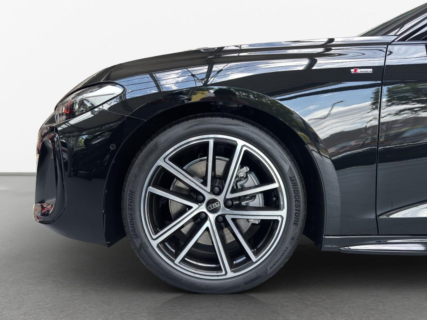 Bild über Audi A5 Limousine TFSI quattro 150 kW S tronic - für weitere Informationen kontaktieren Sie den Audi Partner