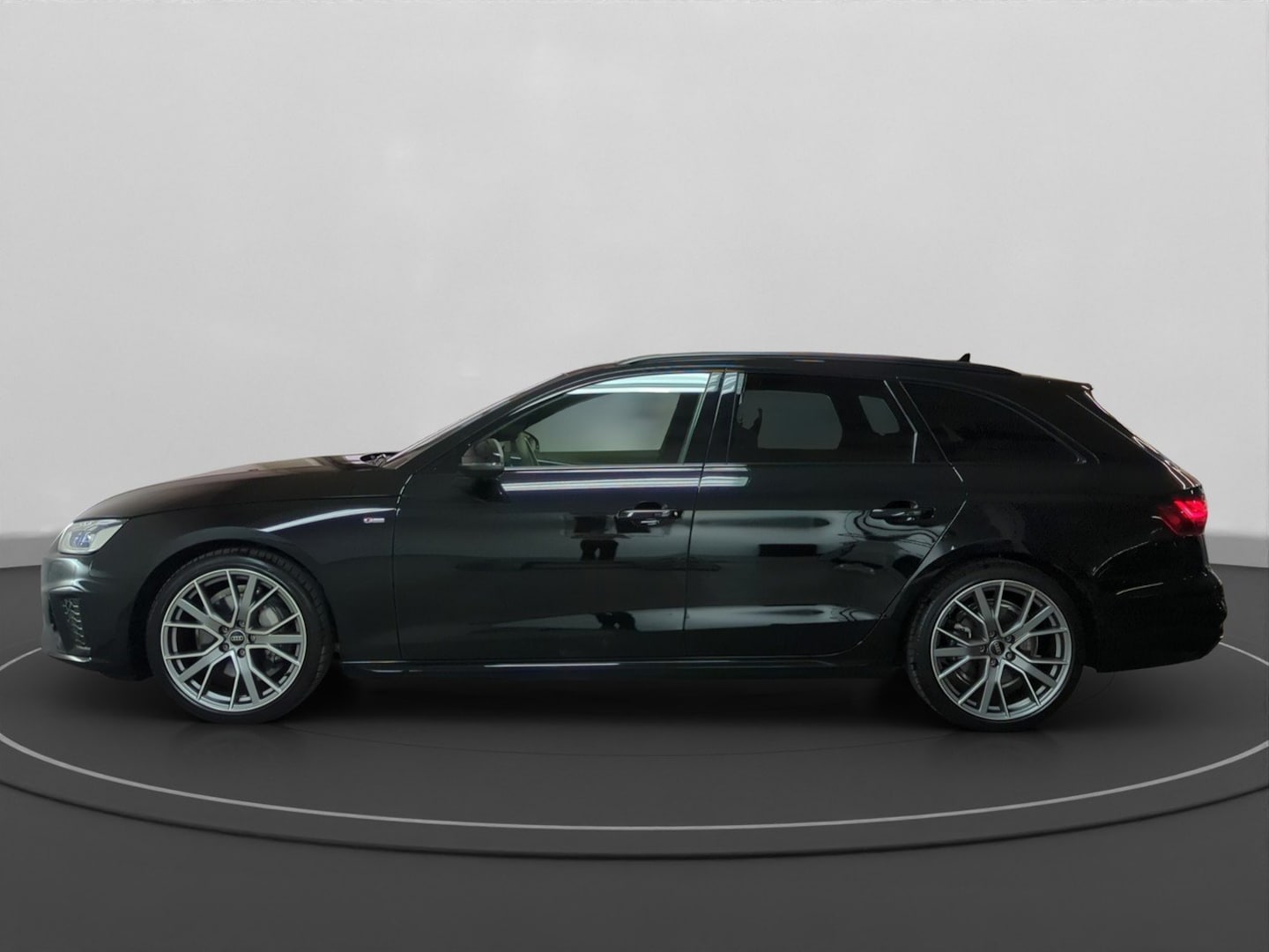 Bild über Audi A4 Avant S line 40 TFSI quattro S tronic - für weitere Informationen kontaktieren Sie den Audi Partner