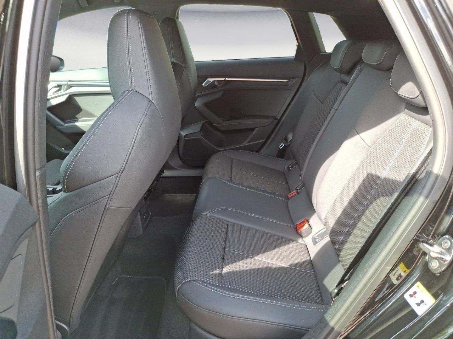 Bild über Audi A3 Sportback 30 TDI S tronic - für weitere Informationen kontaktieren Sie den Audi Partner