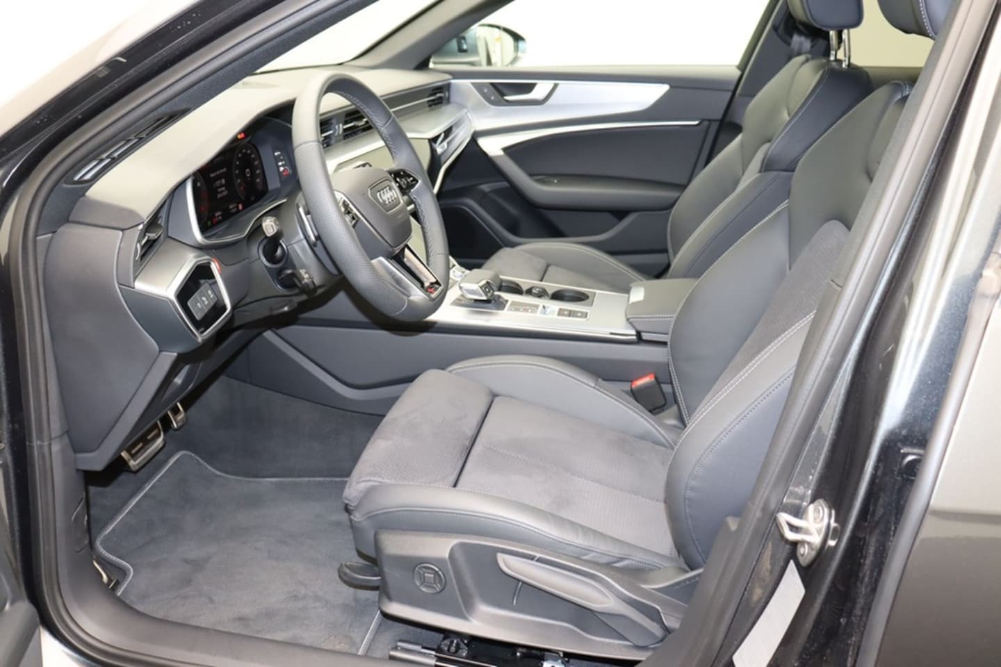 Bild über Audi A6 Avant S line 45 TFSI S tronic - für weitere Informationen kontaktieren Sie den Audi Partner