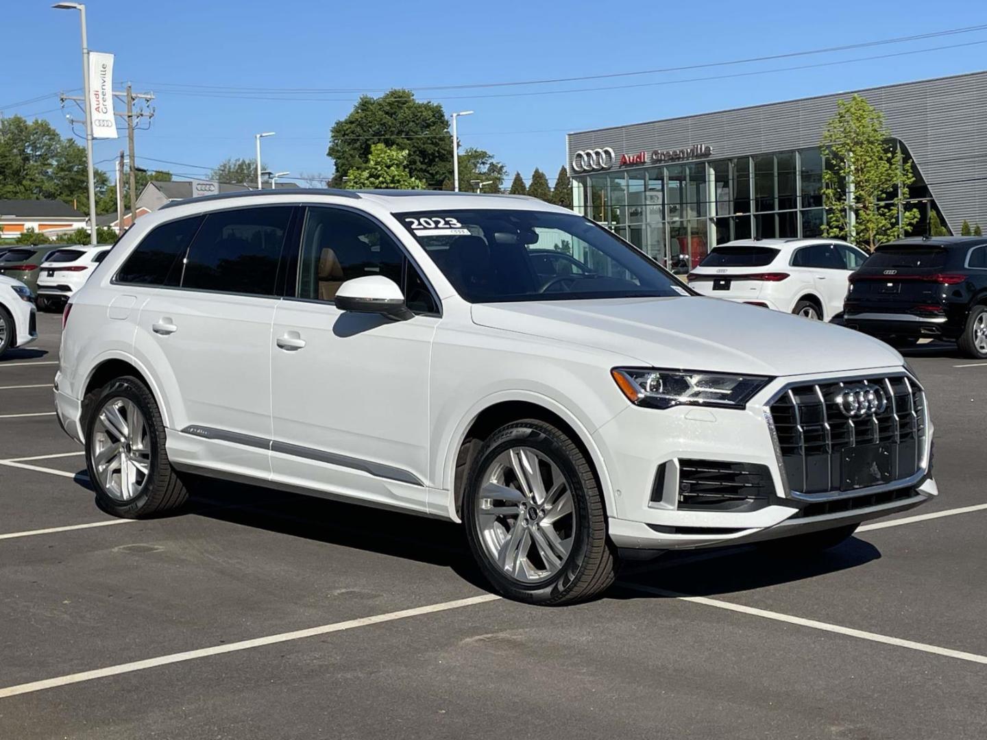 2023 Audi Q7 55 Premium Plus quattro Tiptronic's photo