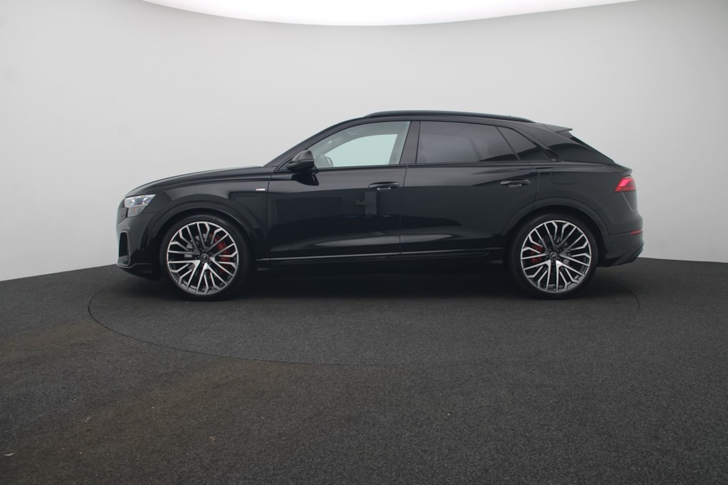 Bild über Audi Q8 SUV TFSI e S line business TFSI e quattro 290 kW tiptronic - für weitere Informationen kontaktieren Sie den Audi Partner