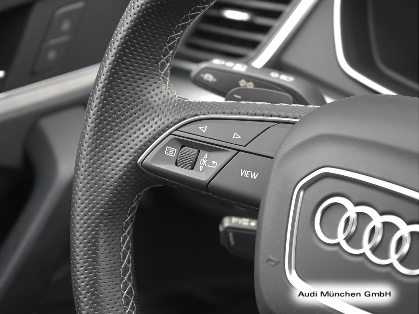 Bild über Audi Q5 TFSI e S line 55 TFSI e quattro S tronic - für weitere Informationen kontaktieren Sie den Audi Partner