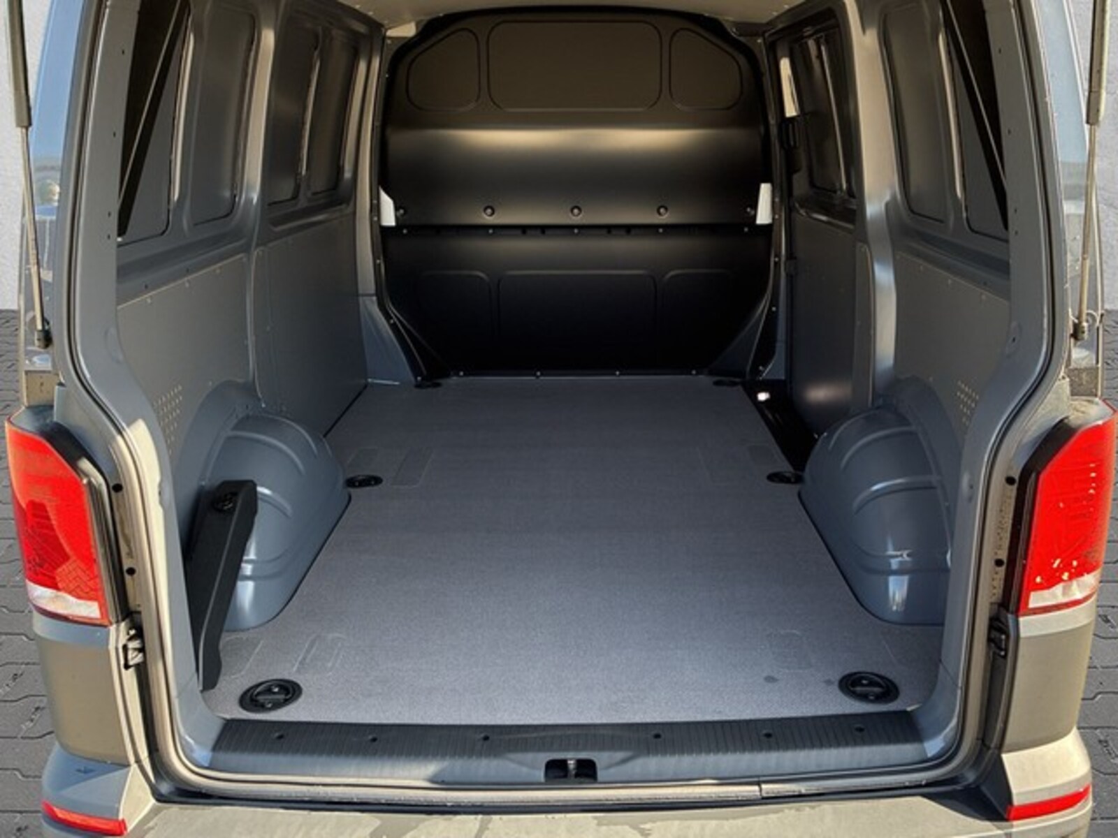 Volkswagen T6.1 Transporter Kasten kurzer Radstand – Bild 13