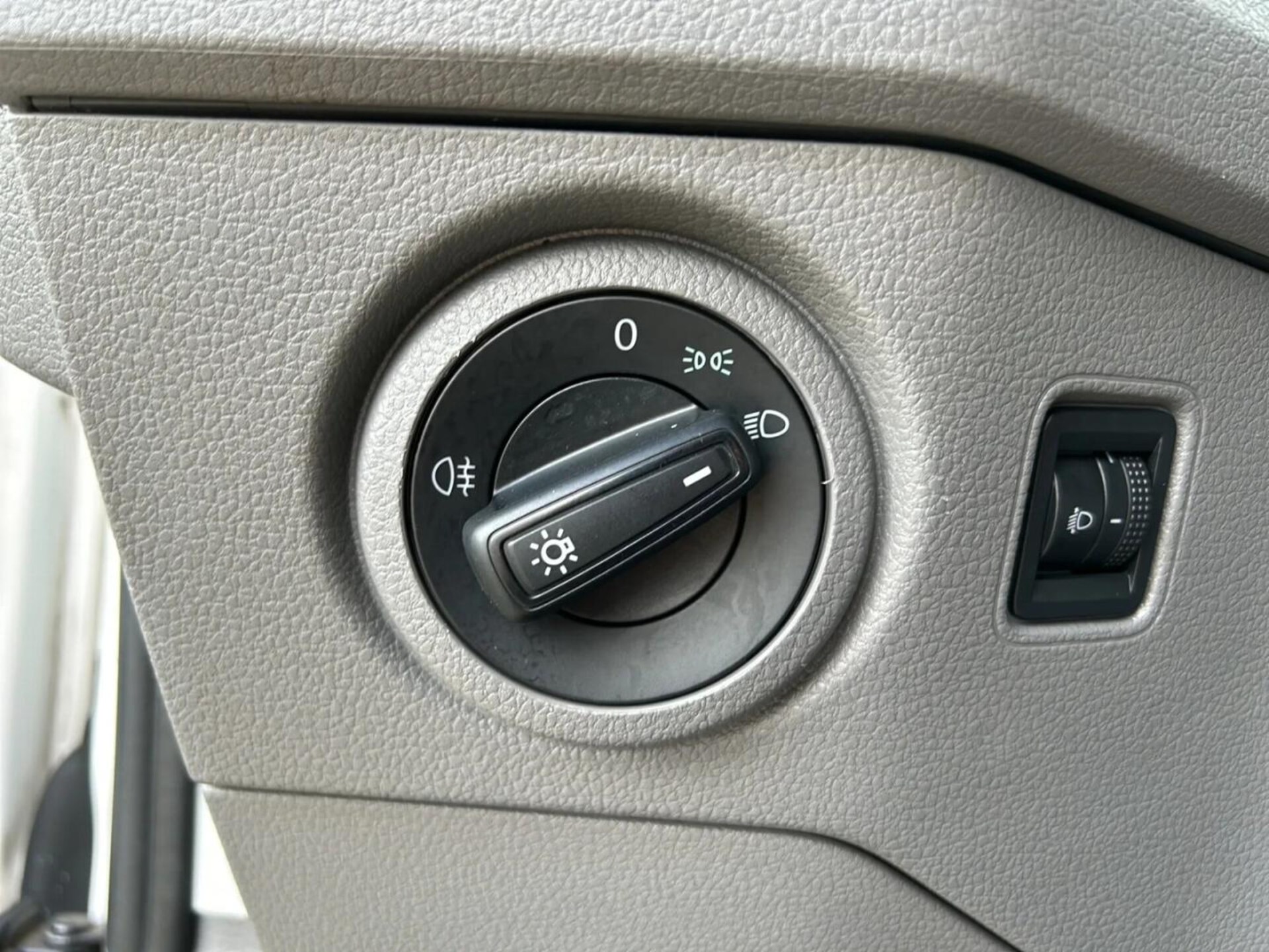 Volkswagen Crafter Furgon średni rozstaw osi