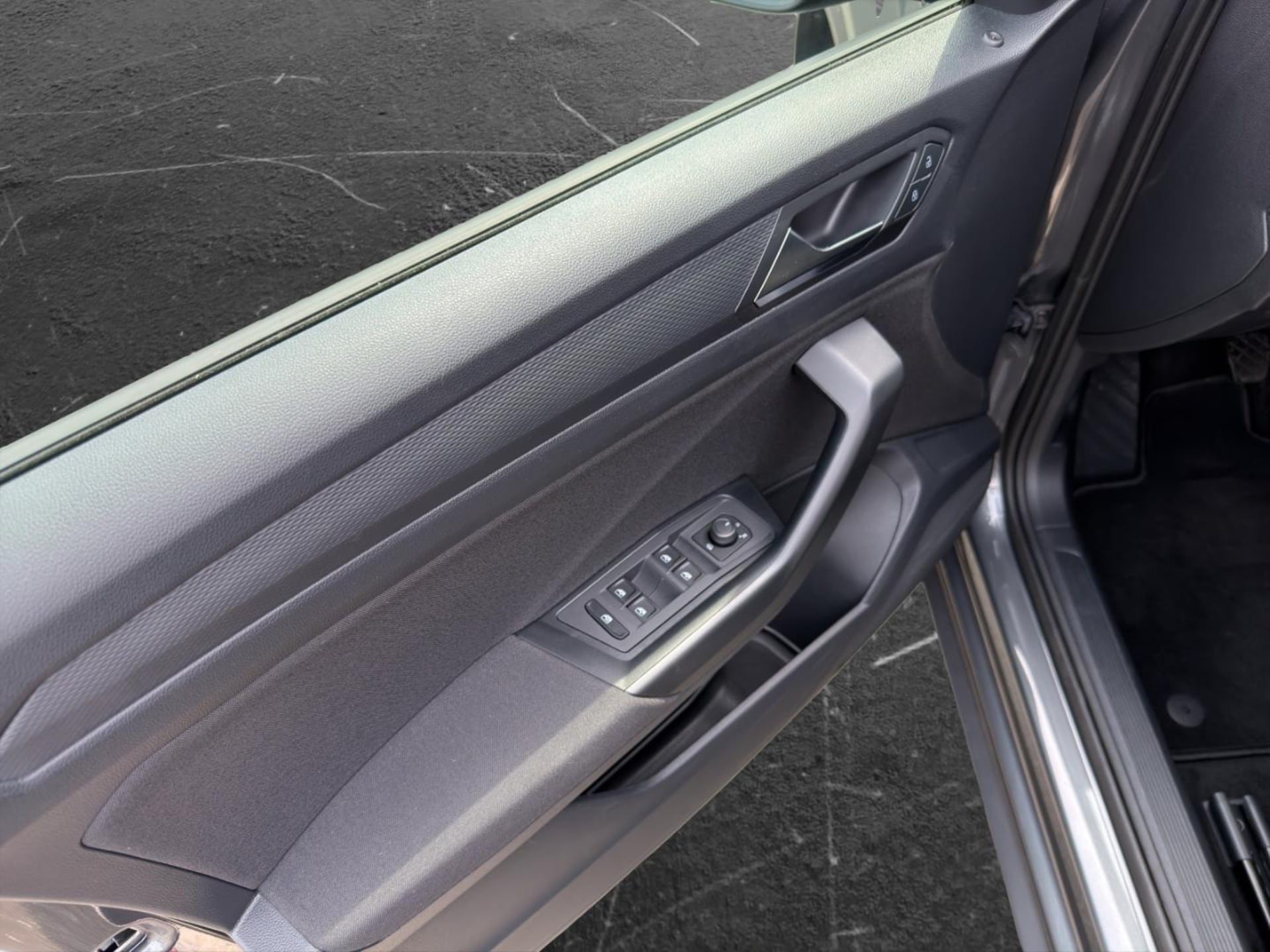 Volkswagen T-Roc Basis-Modell