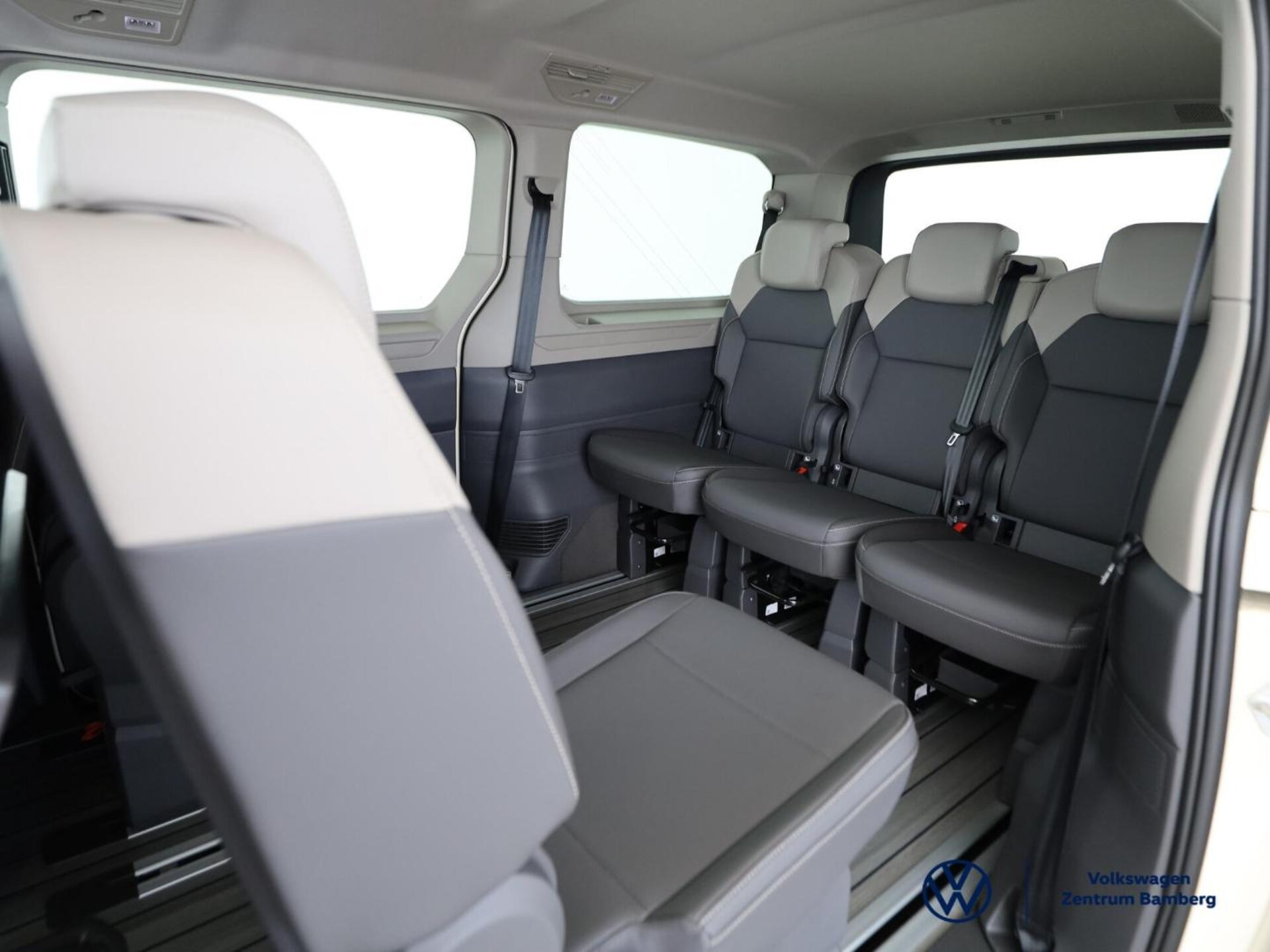 Volkswagen Multivan Langversion Basis-Modell