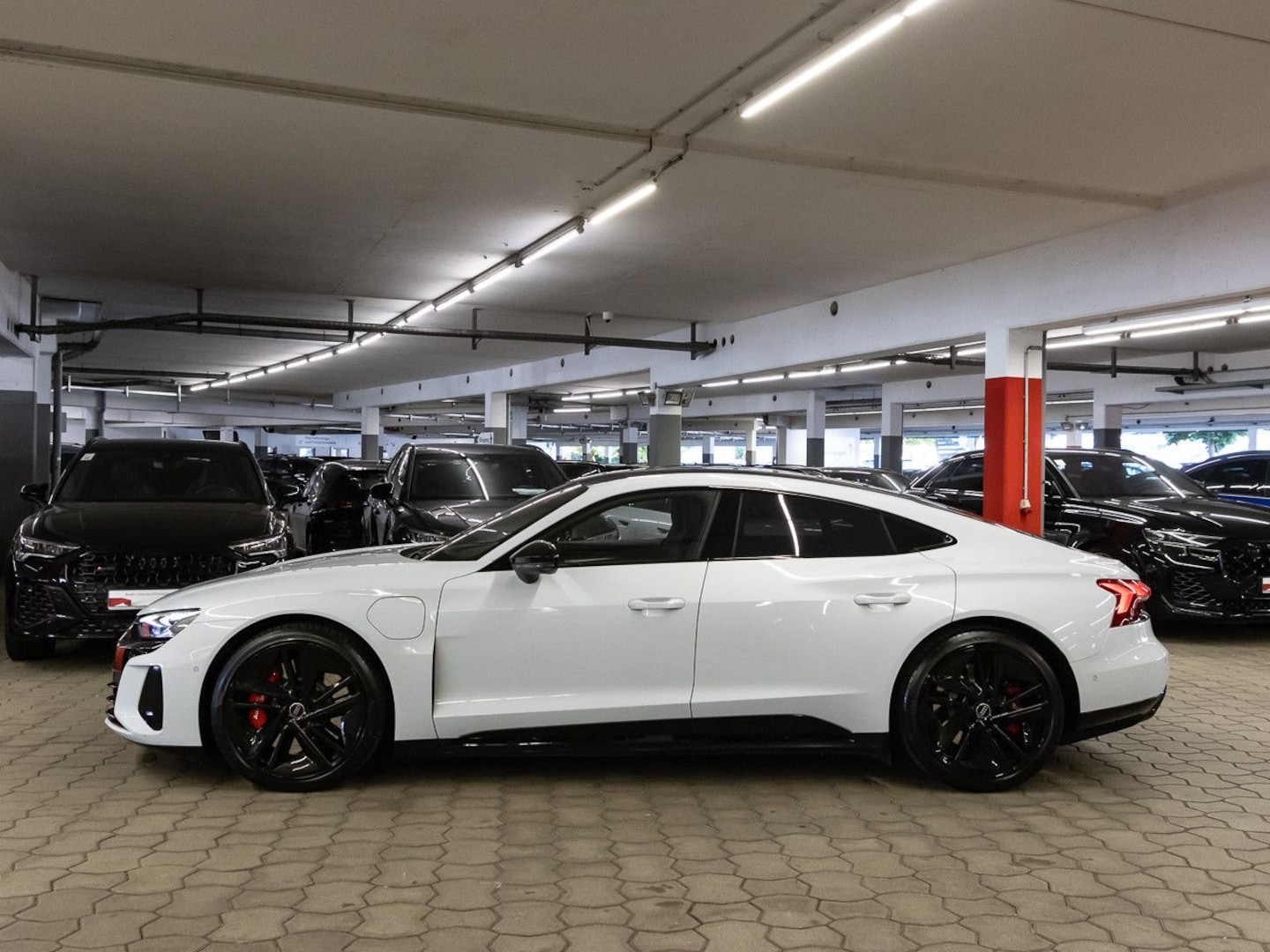 Bild über Audi RS e-tron GT e-tron quattro - für weitere Informationen kontaktieren Sie den Audi Partner