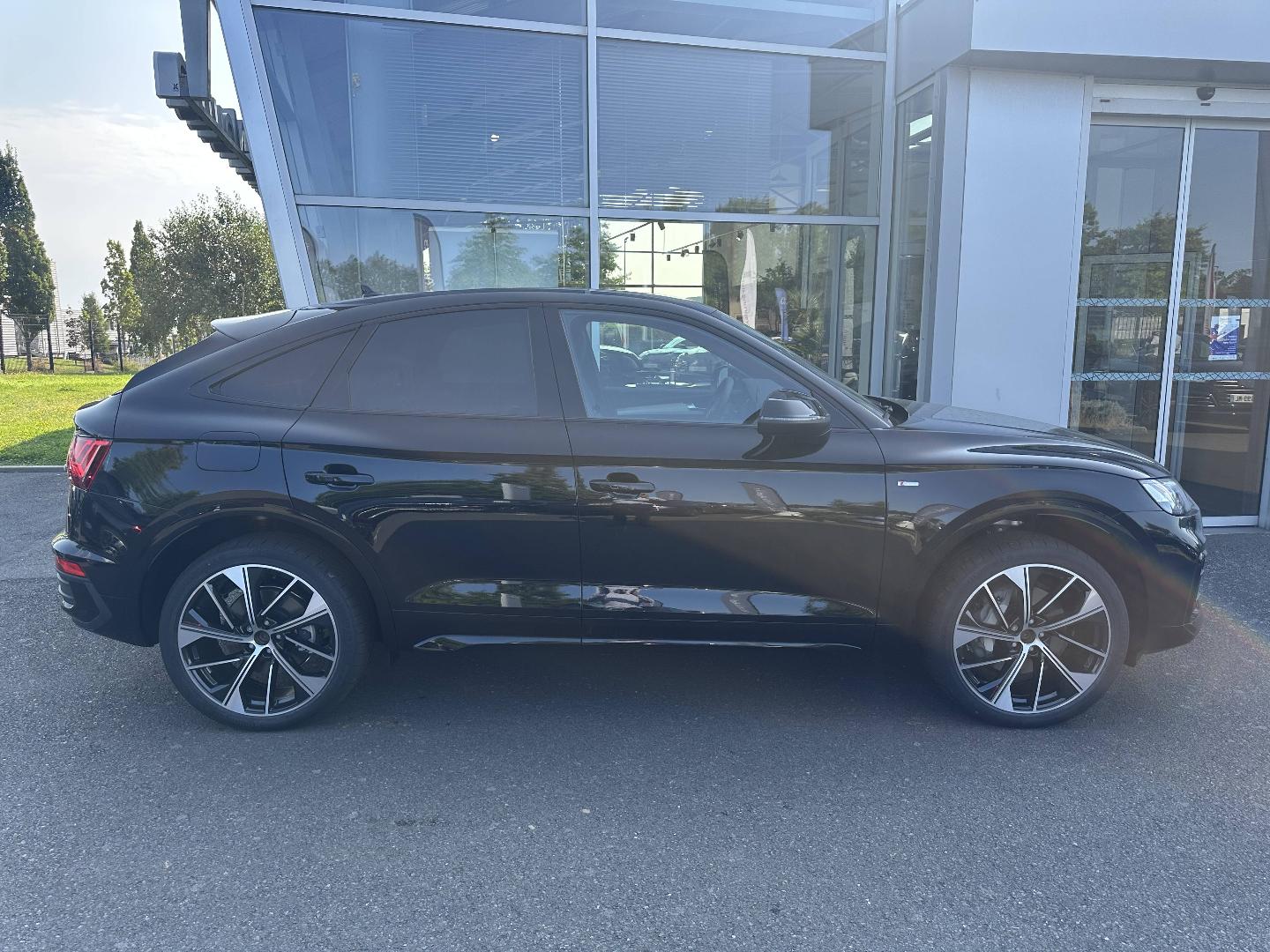 Image about Audi Q5 Sportback TFSI e S line 50 TFSI e Hybride rechargeable quattro220(299)kW(ch)S tronic