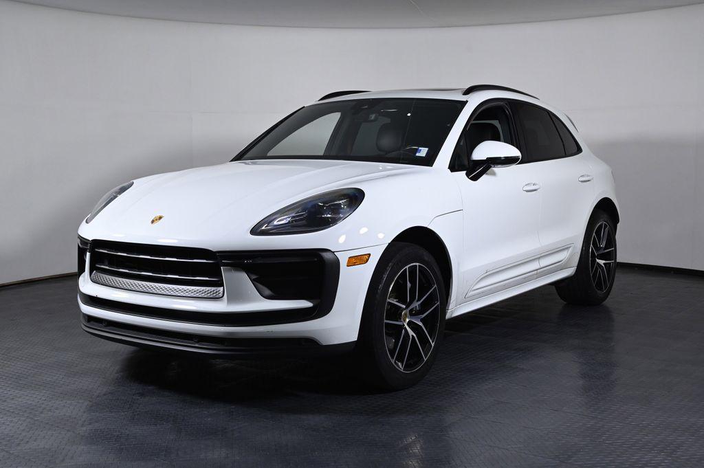 2022 Porsche Macan -'s photo