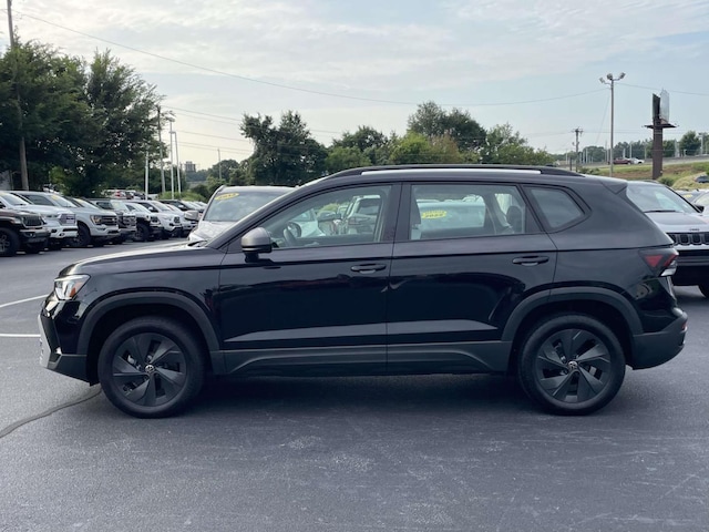 2025 Volkswagen Taos