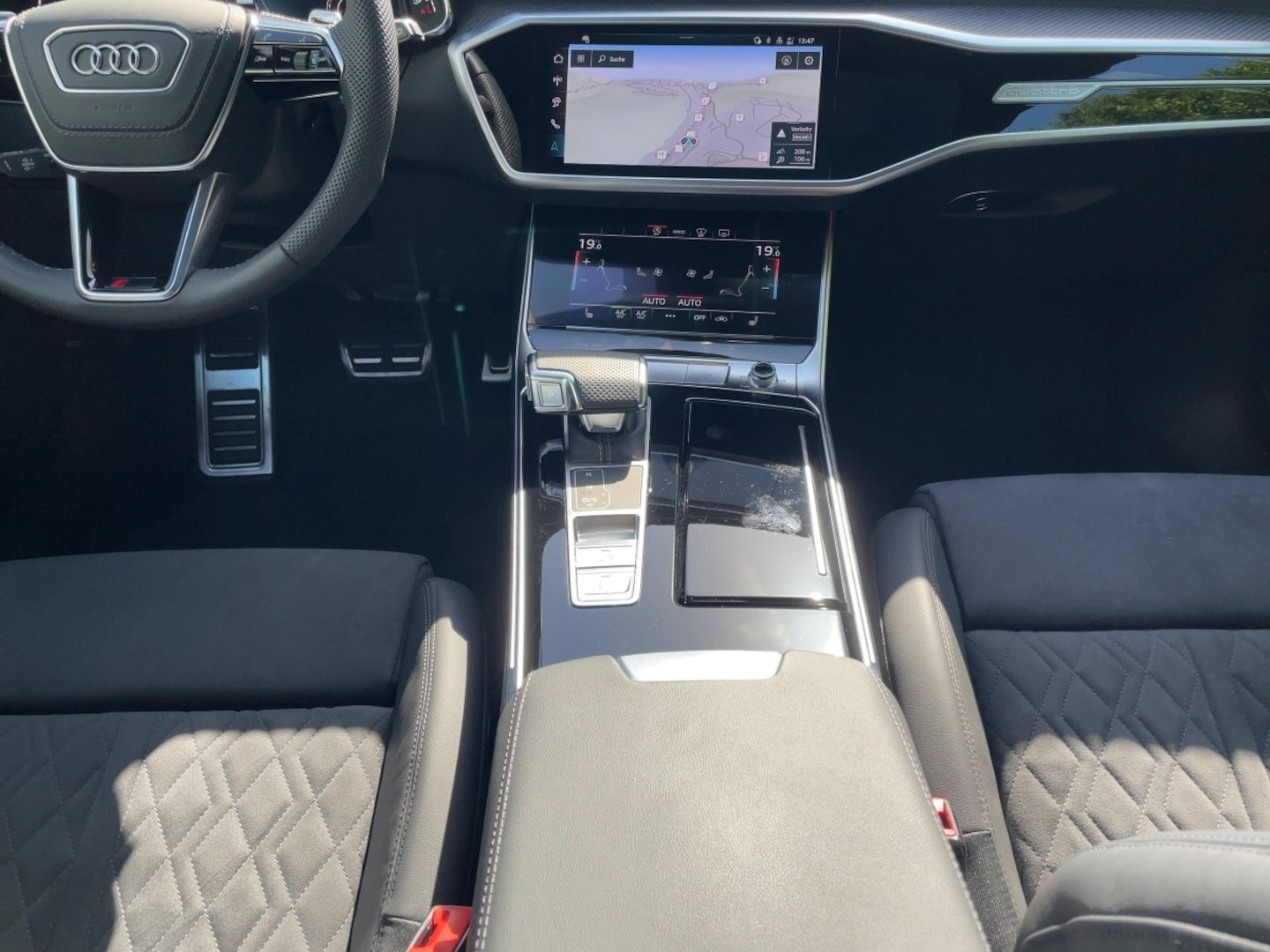 Bild über Audi RS 6 Avant TFSI quattro tiptronic - für weitere Informationen kontaktieren Sie den Audi Partner